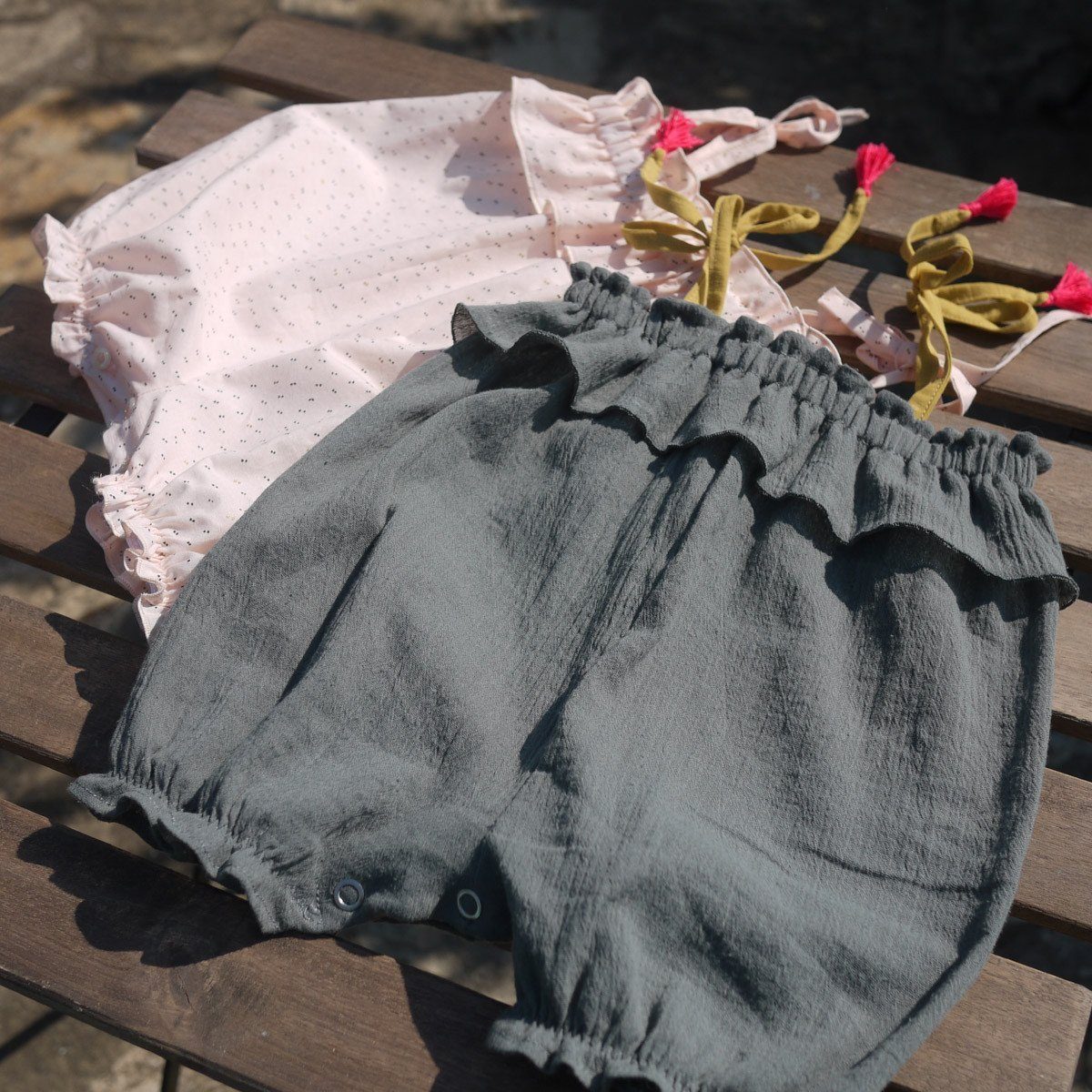 VOLANTIS Barboteuse patron de couture pochette Patron de couture Ikatee | Gaspard et Léonie Tissus Mercerie Toulouse