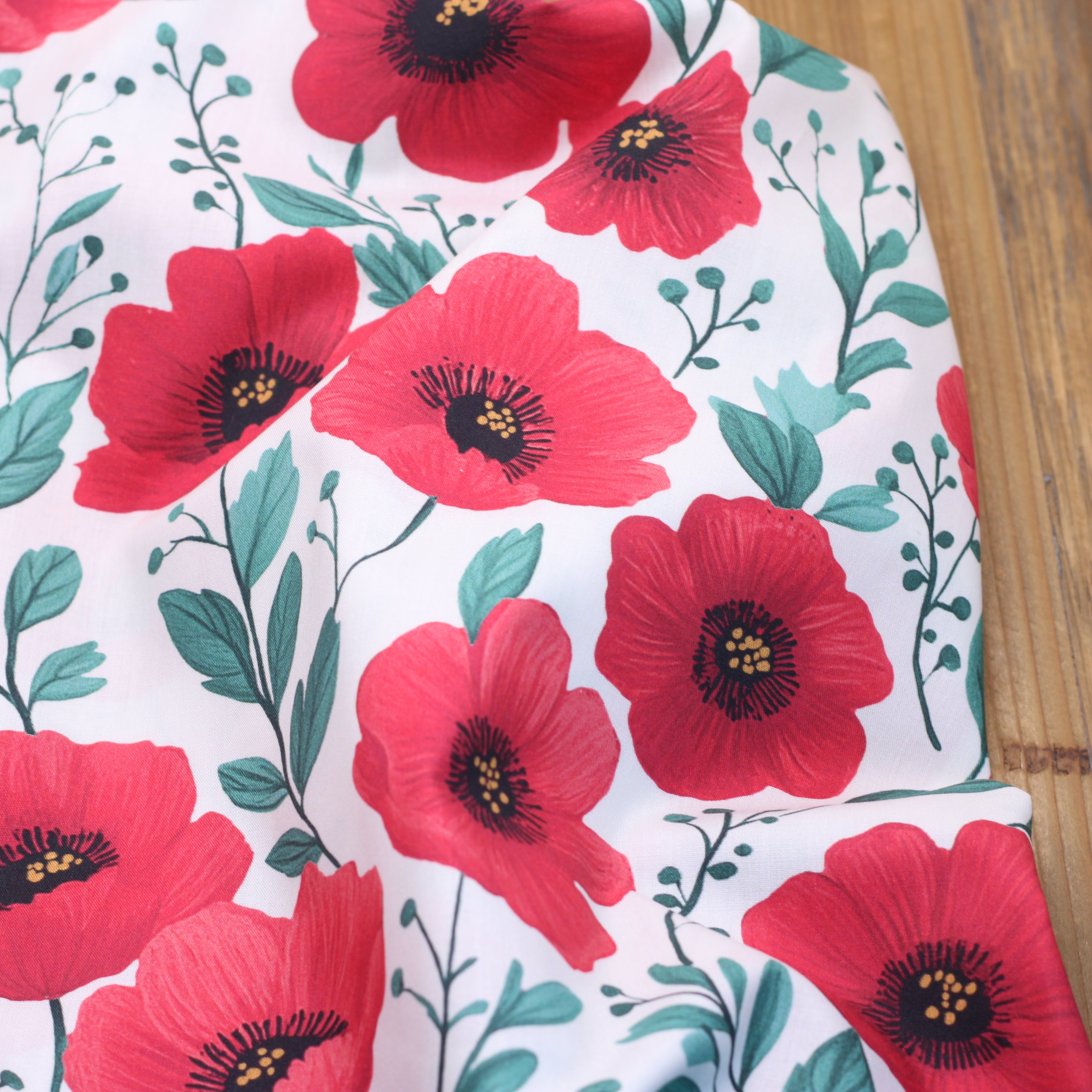 Tissu popeline de coton fleuri - COQUELICOTS- Blanc cassé /Rouge (Vendu x10cm)