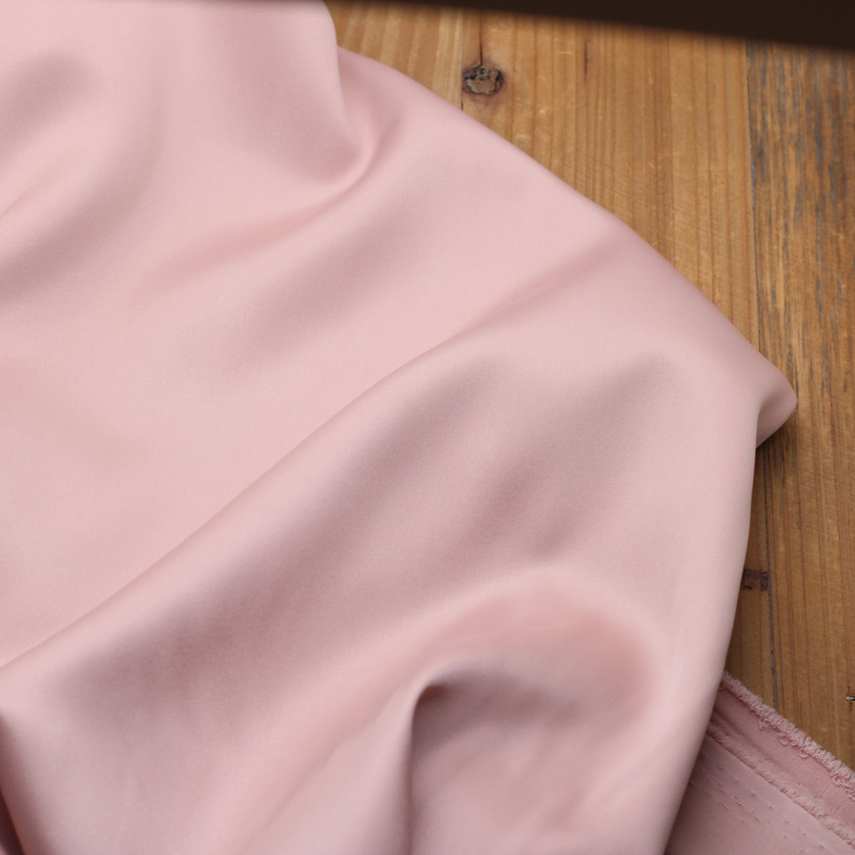 Tissu satin Duchesse uni - Rose nude (Vendu x10cm)