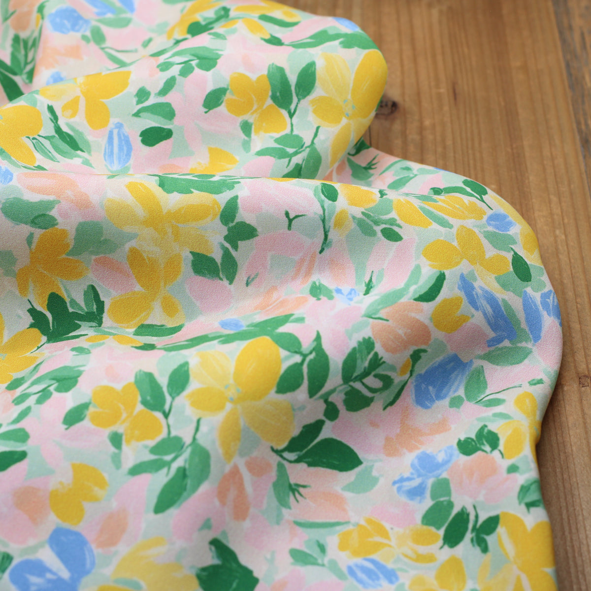 Tissu Viscose fleurie - LOULA - Vert (vendu x10cm)