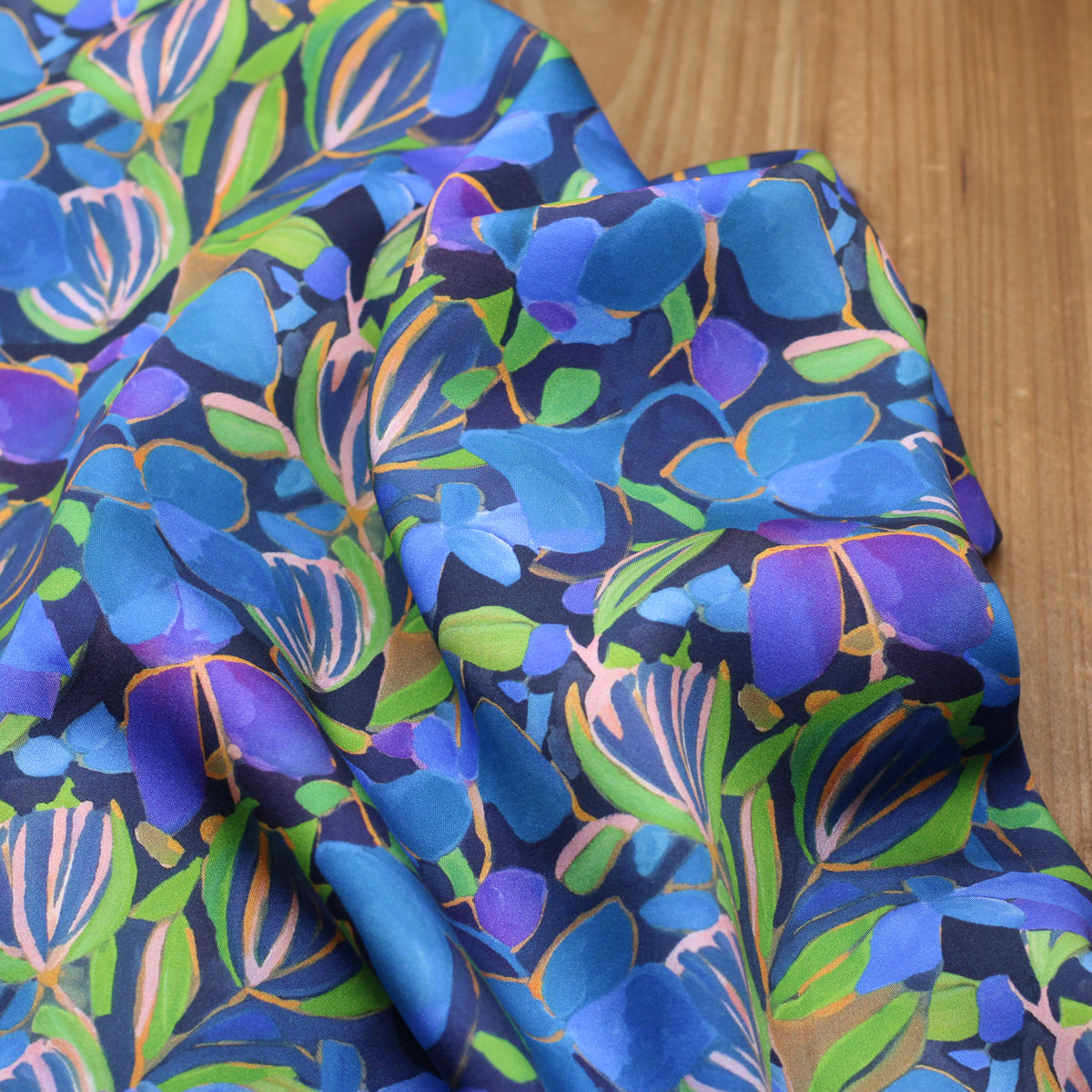 Tissu Satin de Viscose - FLOWERS - Bleu cobalt (vendu x10cm)