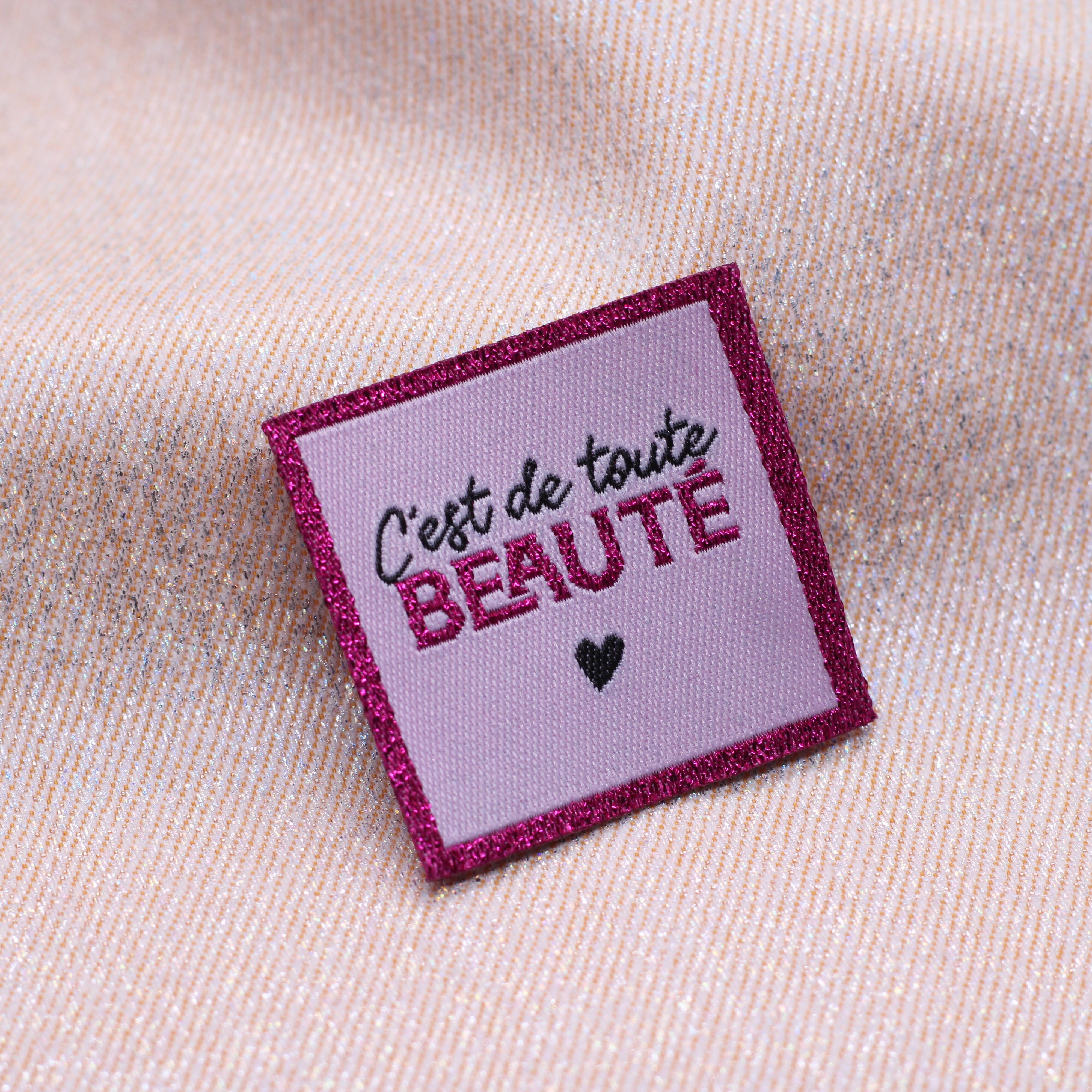 Etiquette tissée - "C'EST DE TOUTE BEAUTE" - BOHIN Etiquettes à coudre Bohin | Gaspard et Léonie Tissus en ligne et Mercerie à Toulouse