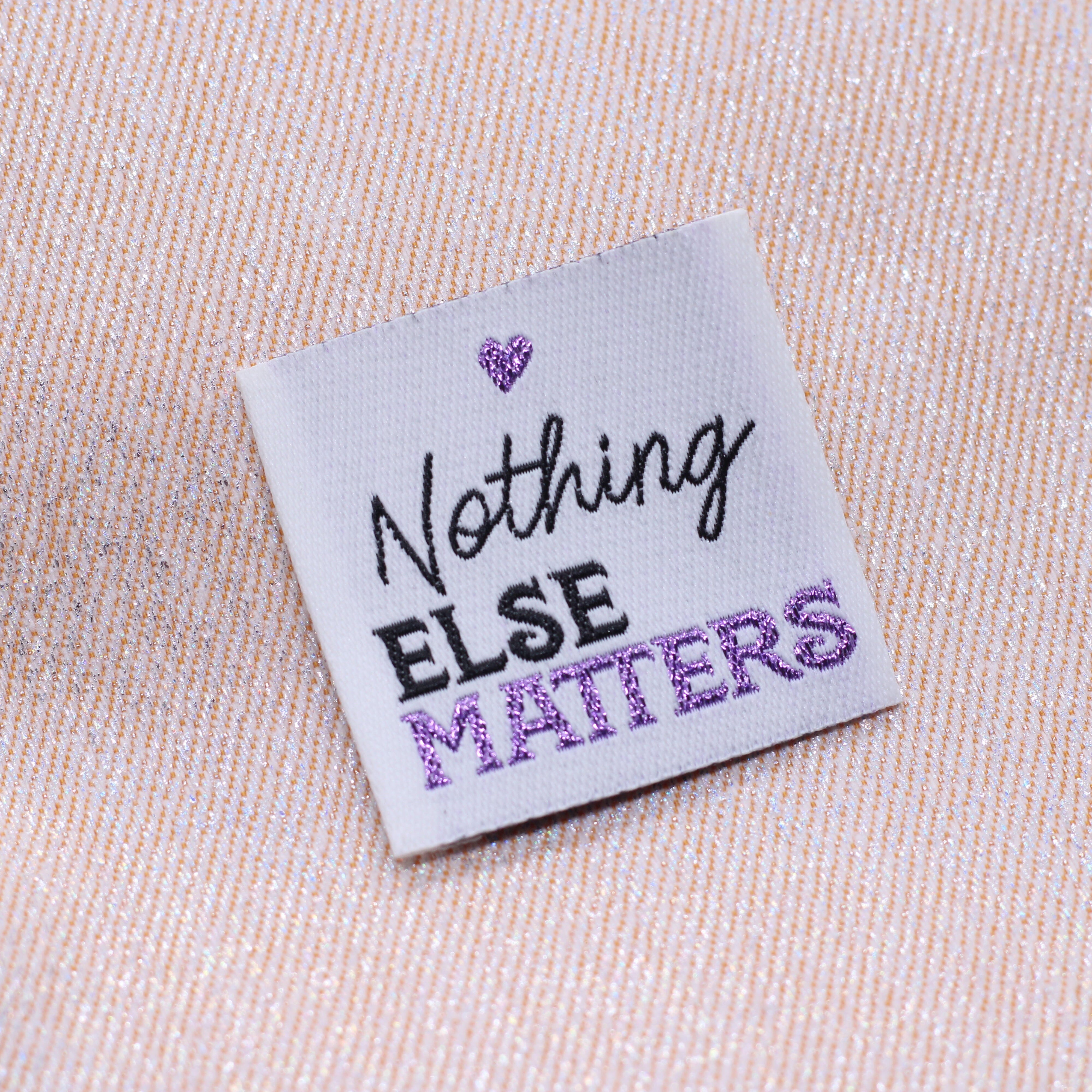 Etiquette tissée - "NOTHING ELSE MATTERS" - BOHIN Etiquettes à coudre Bohin | Gaspard et Léonie Tissus en ligne et Mercerie à Toulouse