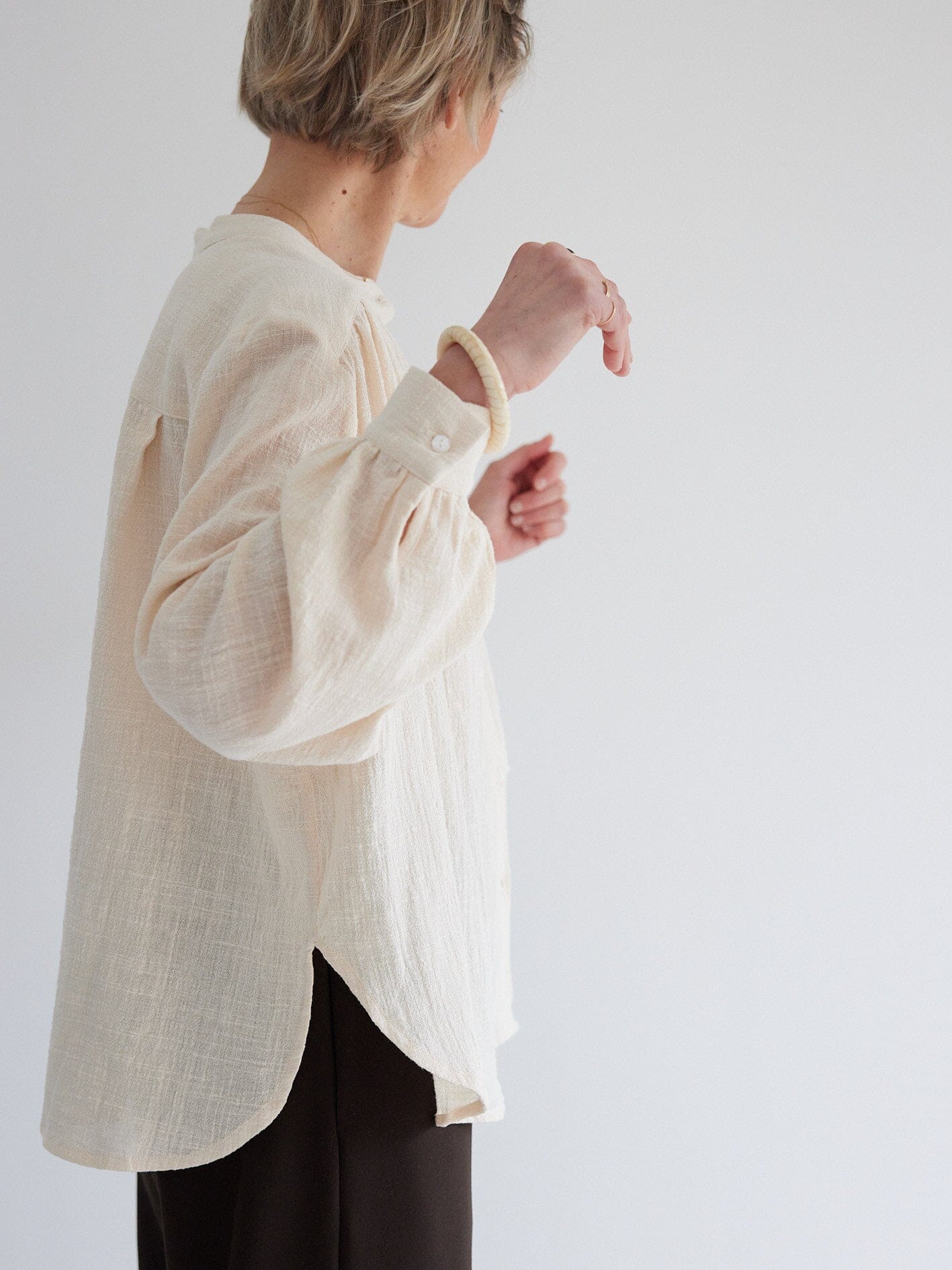 La blouse Allure - Patron de couture pochette - MAISON ESSENTIELLE Patron de couture MAISON ESSENTIELLE | Gaspard et Léonie Tissus en ligne et Mercerie à Toulouse