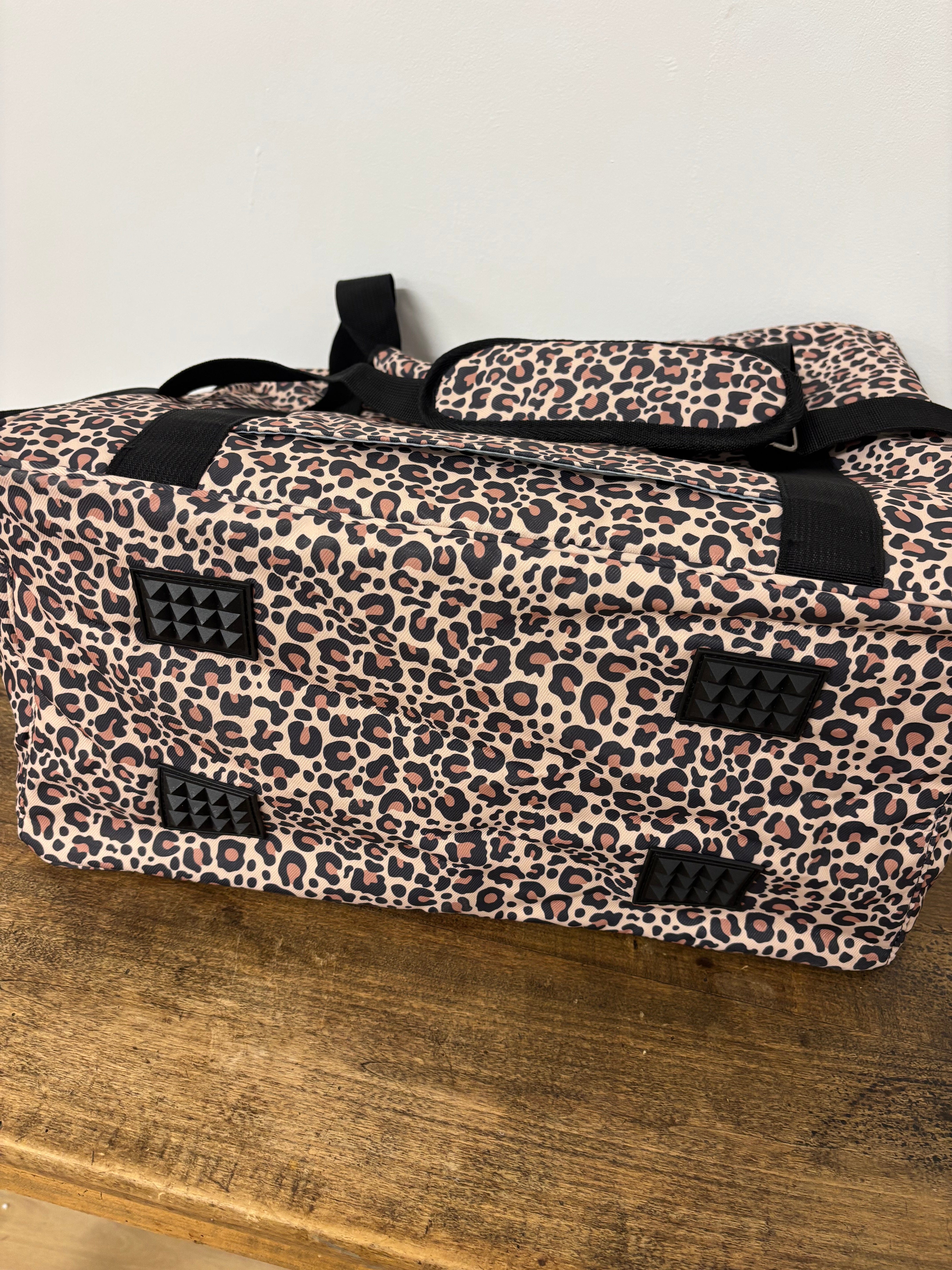 Sac de transport / rangement pour machine à coudre - LEOPARD Machine à coudre Sélection Gaspard et Léonie | Gaspard et Léonie Tissus en ligne et Mercerie à Toulouse