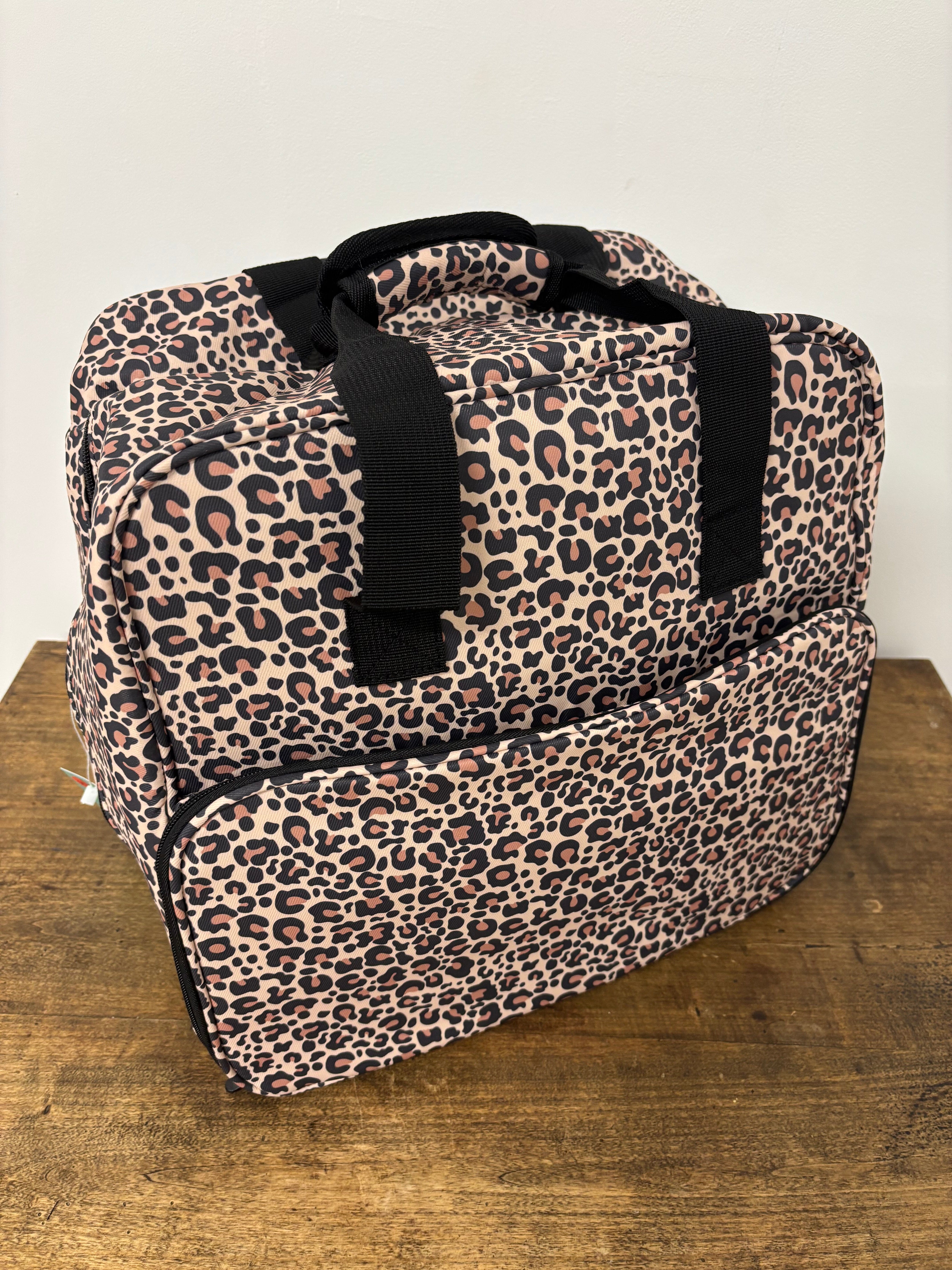 Sac de transport / rangement - Surjeteuse - LEOPARD Surjeteuse Sélection Gaspard & Léonie | Gaspard et Léonie Tissus en ligne et Mercerie à Toulouse