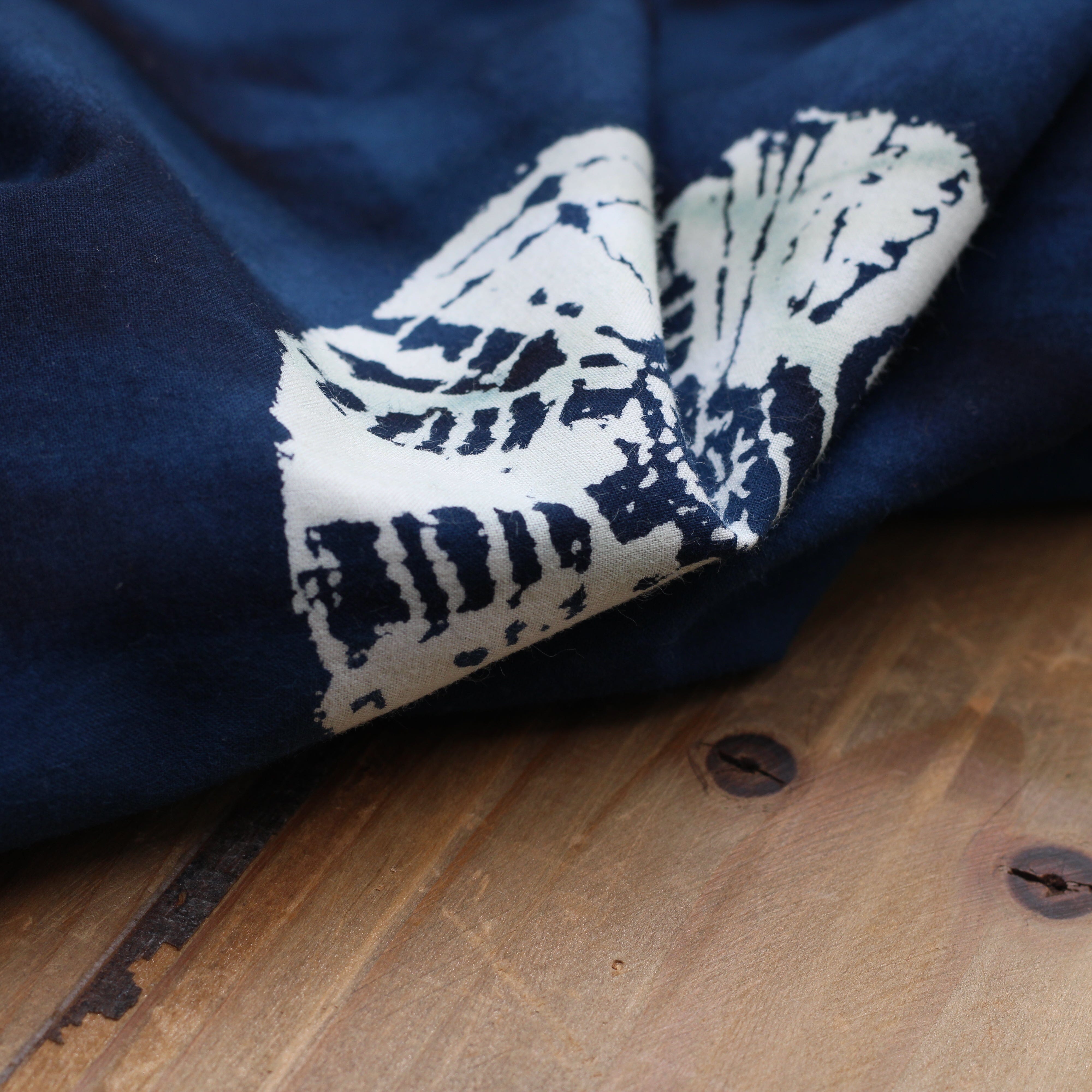 Tissu Coton Batik #18 - Marine (Vendu x10cm) Tissus Sélection Gaspard & Léonie | Gaspard et Léonie Tissus en ligne et Mercerie à Toulouse