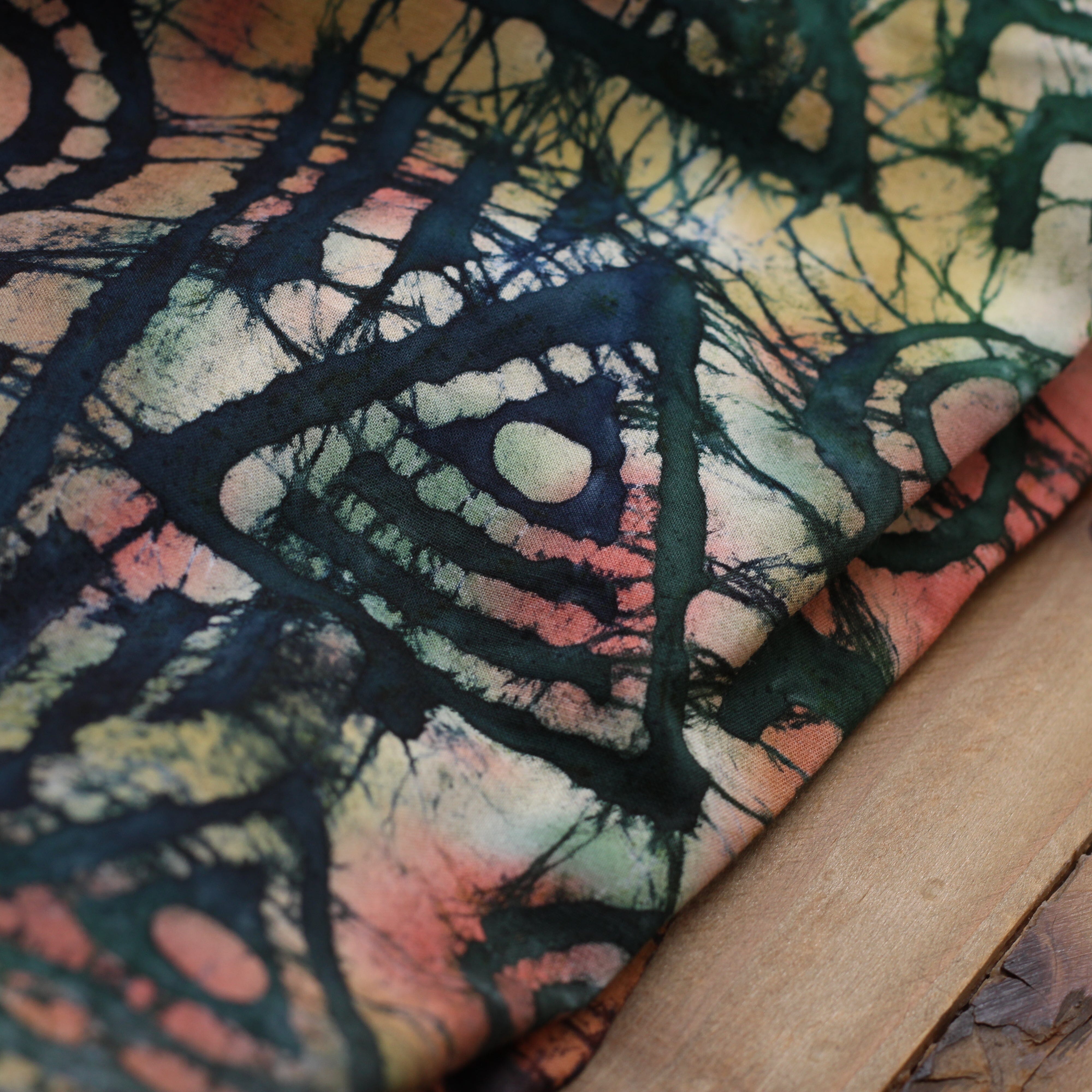 Tissu Coton Batik #22 - Vert (Vendu x10cm) Tissus Sélection Gaspard & Léonie | Gaspard et Léonie Tissus en ligne et Mercerie à Toulouse