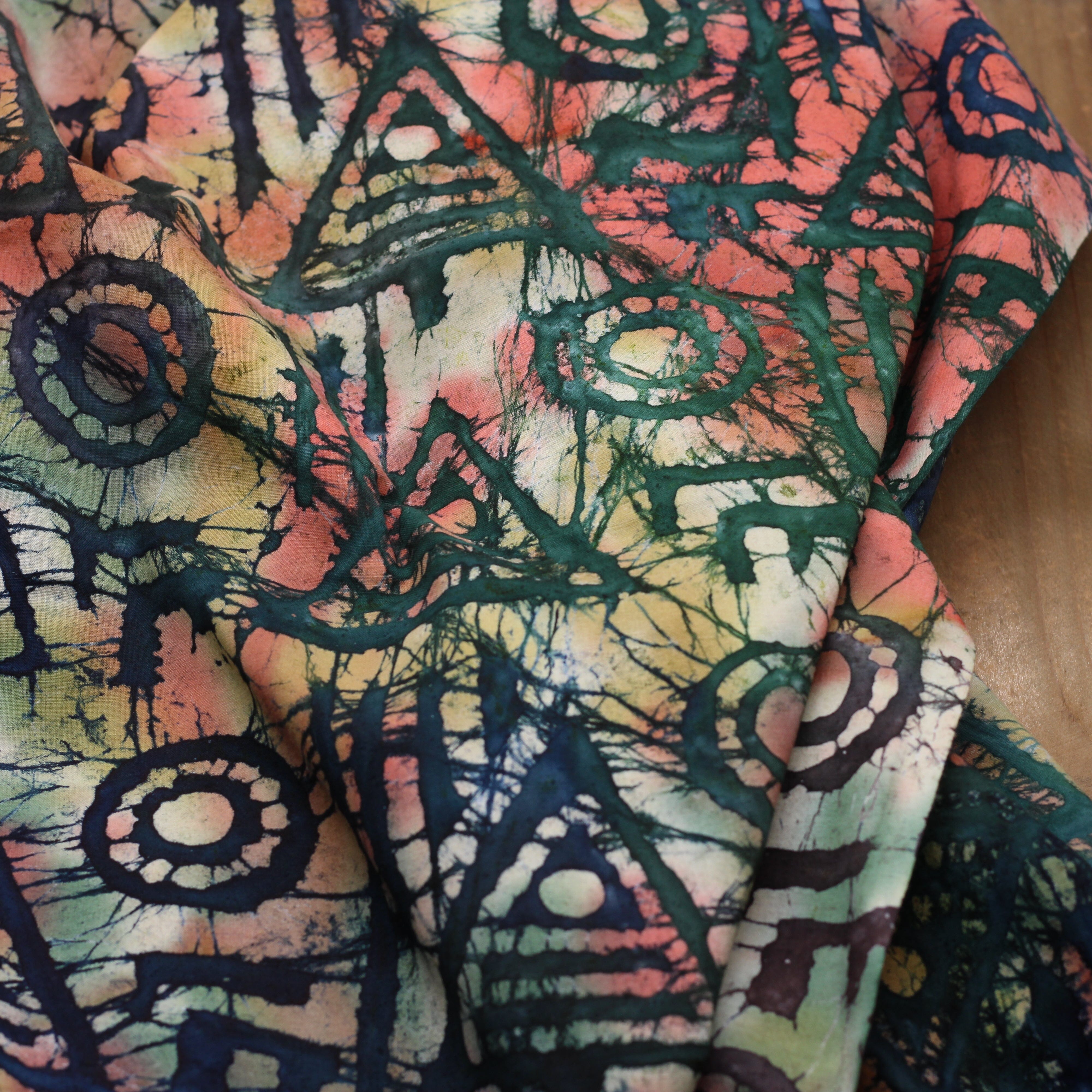 Tissu Coton Batik #22 - Vert (Vendu x10cm) Tissus Sélection Gaspard & Léonie | Gaspard et Léonie Tissus en ligne et Mercerie à Toulouse