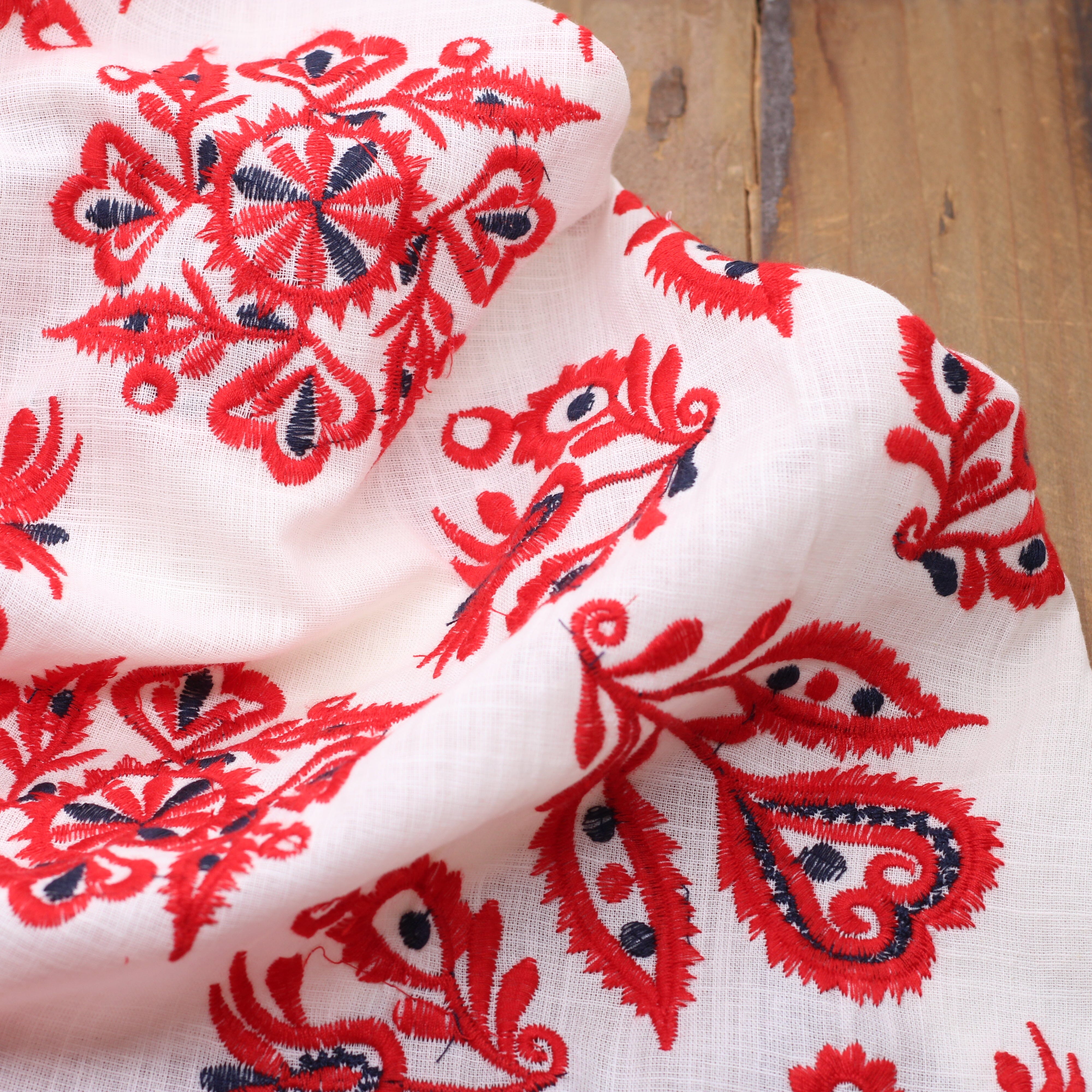 Tissu coton brodé fleuri- BELLA - Ecru (Vendu x10cm) Tissus Sélection Gaspard & Léonie | Gaspard et Léonie Tissus en ligne et Mercerie à Toulouse