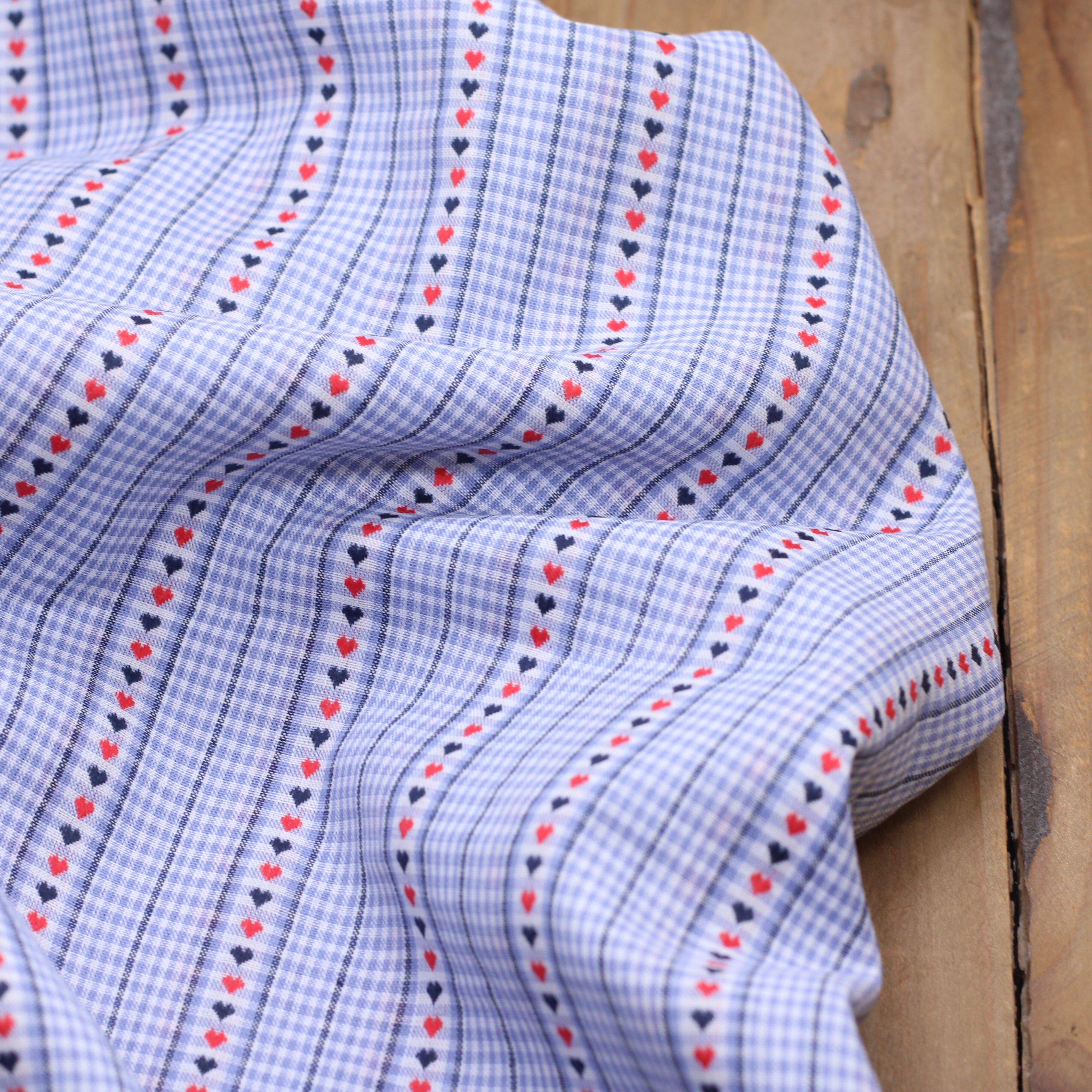 Tissu coton brodé- VICHY COEURS - Bleu glacier /rouge (Vendu x10cm) Tissus Sélection Gaspard & Léonie | Gaspard et Léonie Tissus en ligne et Mercerie à Toulouse