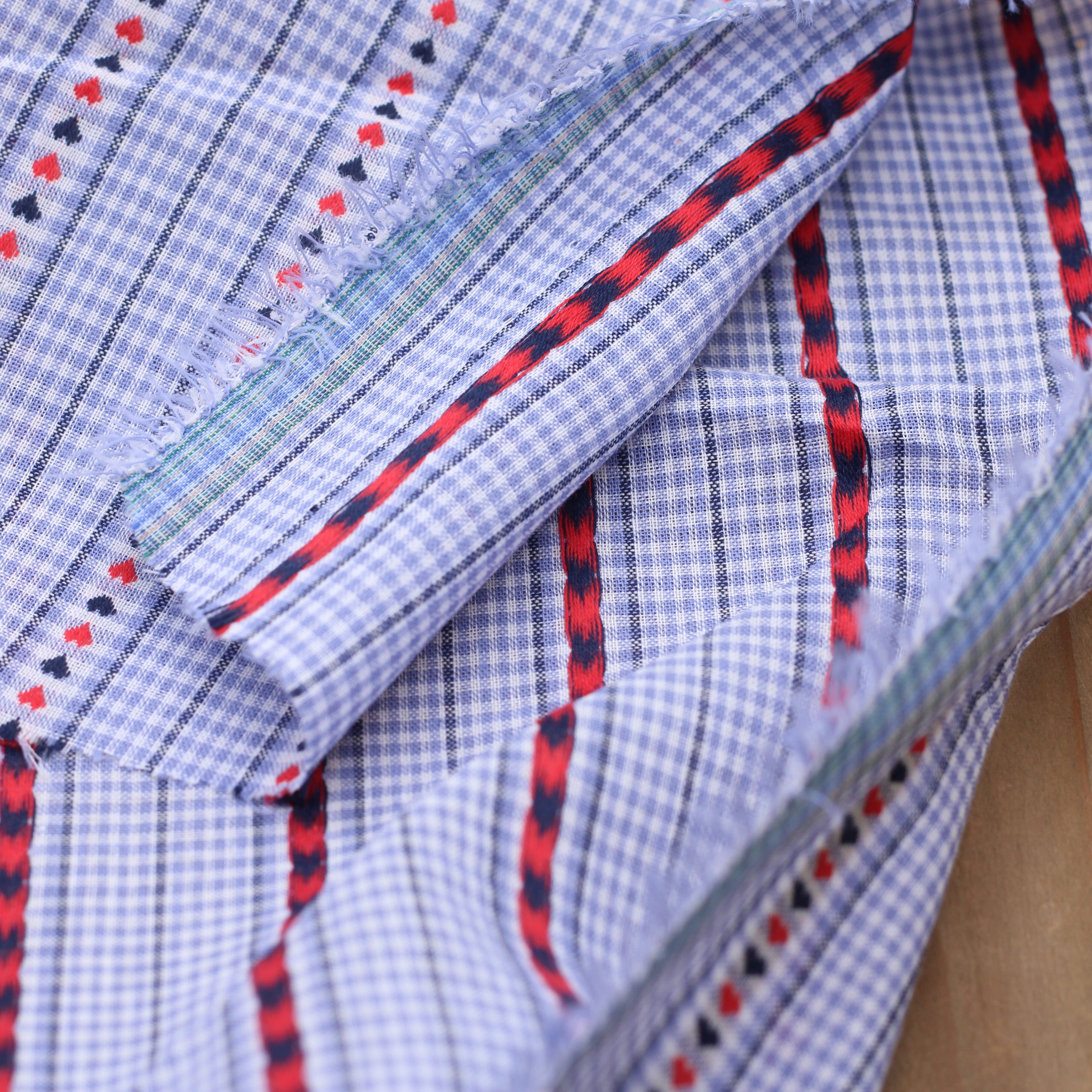 Tissu coton brodé- VICHY COEURS - Bleu glacier /rouge (Vendu x10cm) Tissus Sélection Gaspard & Léonie | Gaspard et Léonie Tissus en ligne et Mercerie à Toulouse