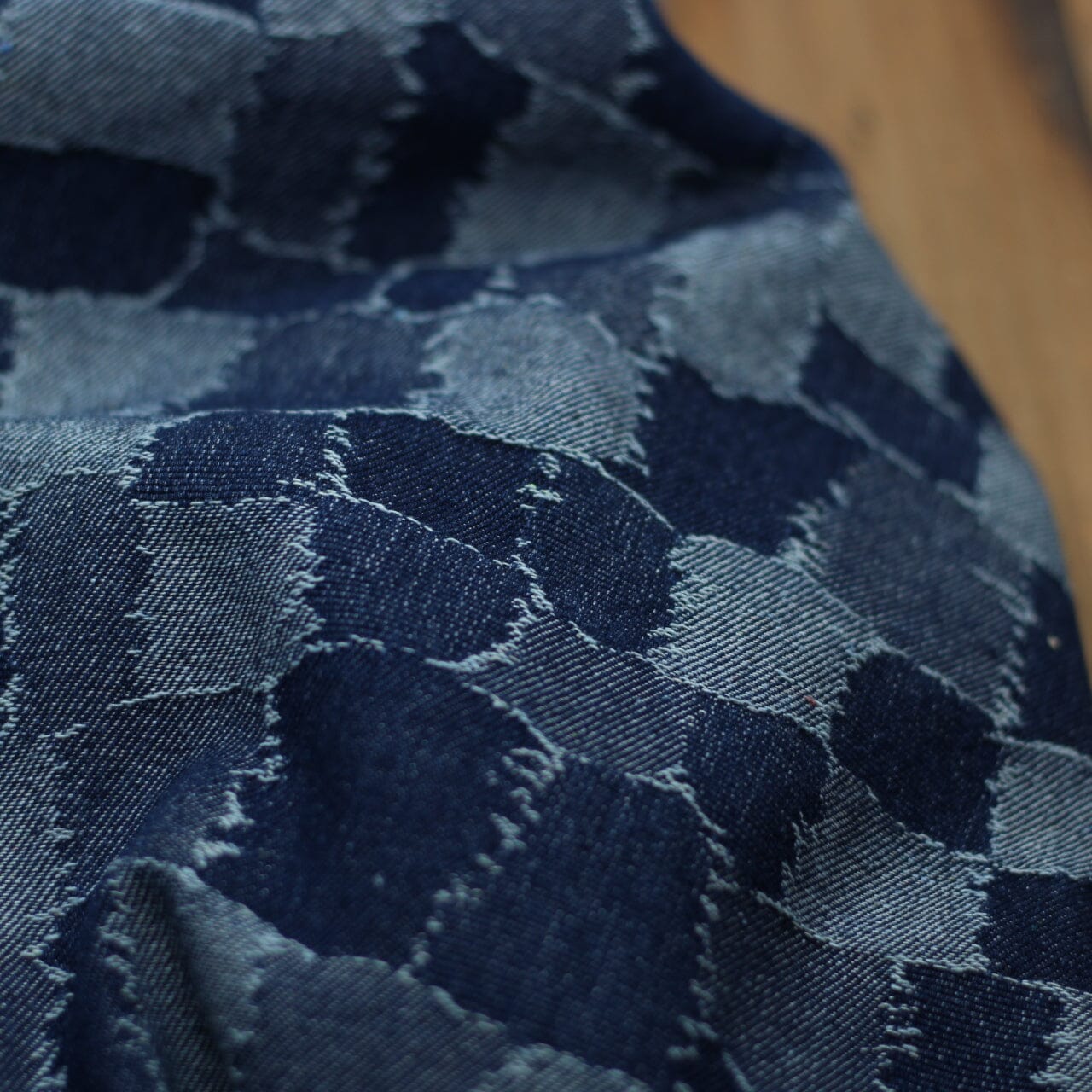 Tissu Coton Denim Damassé - Bleu Brut (Vendu x10cm) Tissus Sélection Gaspard & Léonie | Gaspard et Léonie Tissus en ligne et Mercerie à Toulouse