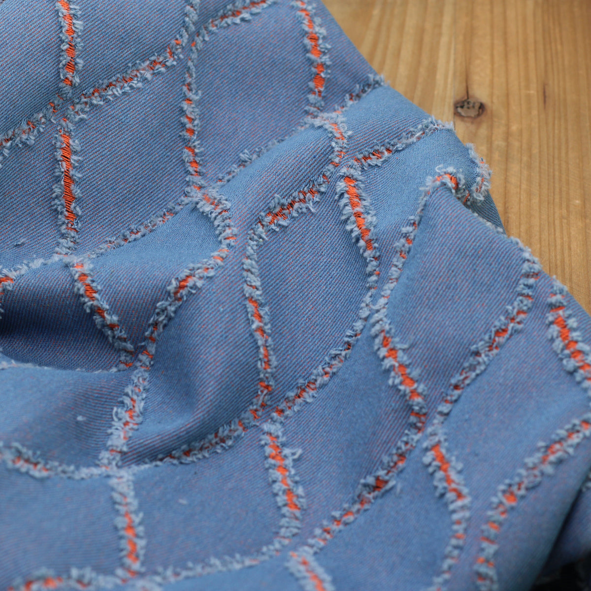 Tissu coton denim - WAVES - Bleu Moyen/Orange (Vendu x10cm) Tissus Sélection Gaspard & Léonie | Gaspard et Léonie Tissus en ligne et Mercerie à Toulouse