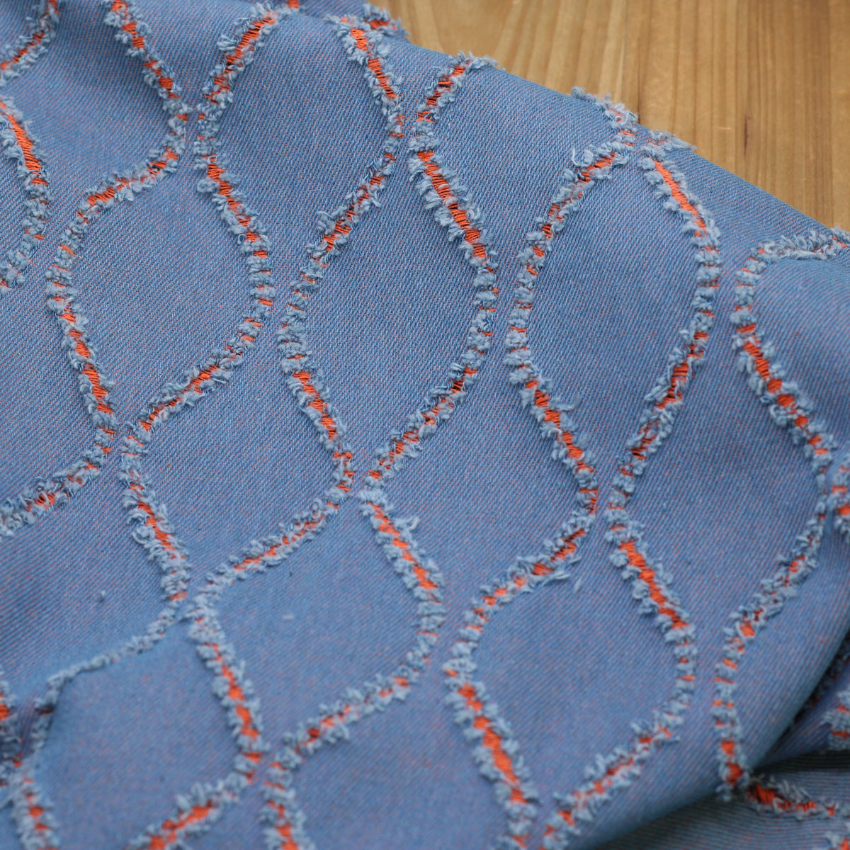 Tissu coton denim - WAVES - Bleu Moyen/Orange (Vendu x10cm) Tissus Sélection Gaspard & Léonie | Gaspard et Léonie Tissus en ligne et Mercerie à Toulouse