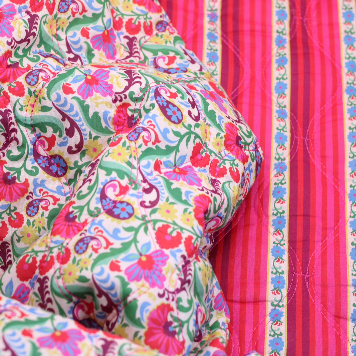 Tissu coton Matelassé - FLOWERS IN LOVE - Rouge (Vendu x10cm) Tissus Sélection Gaspard & Léonie | Gaspard et Léonie Tissus en ligne et Mercerie à Toulouse