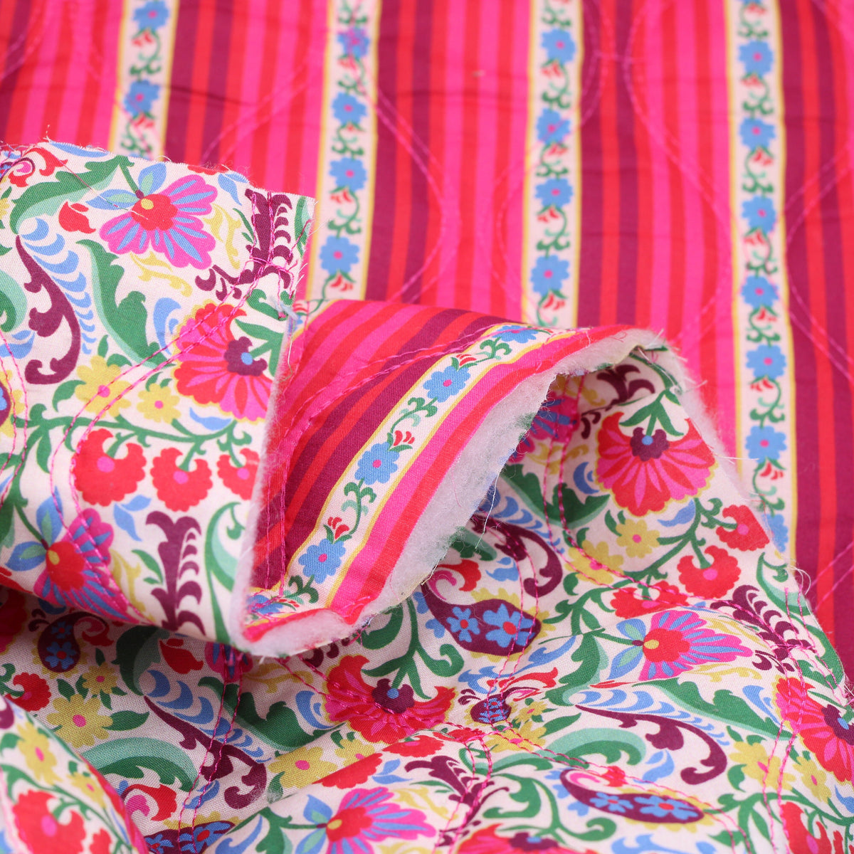 Tissu coton Matelassé - FLOWERS IN LOVE - Rouge (Vendu x10cm) Tissus Sélection Gaspard & Léonie | Gaspard et Léonie Tissus en ligne et Mercerie à Toulouse