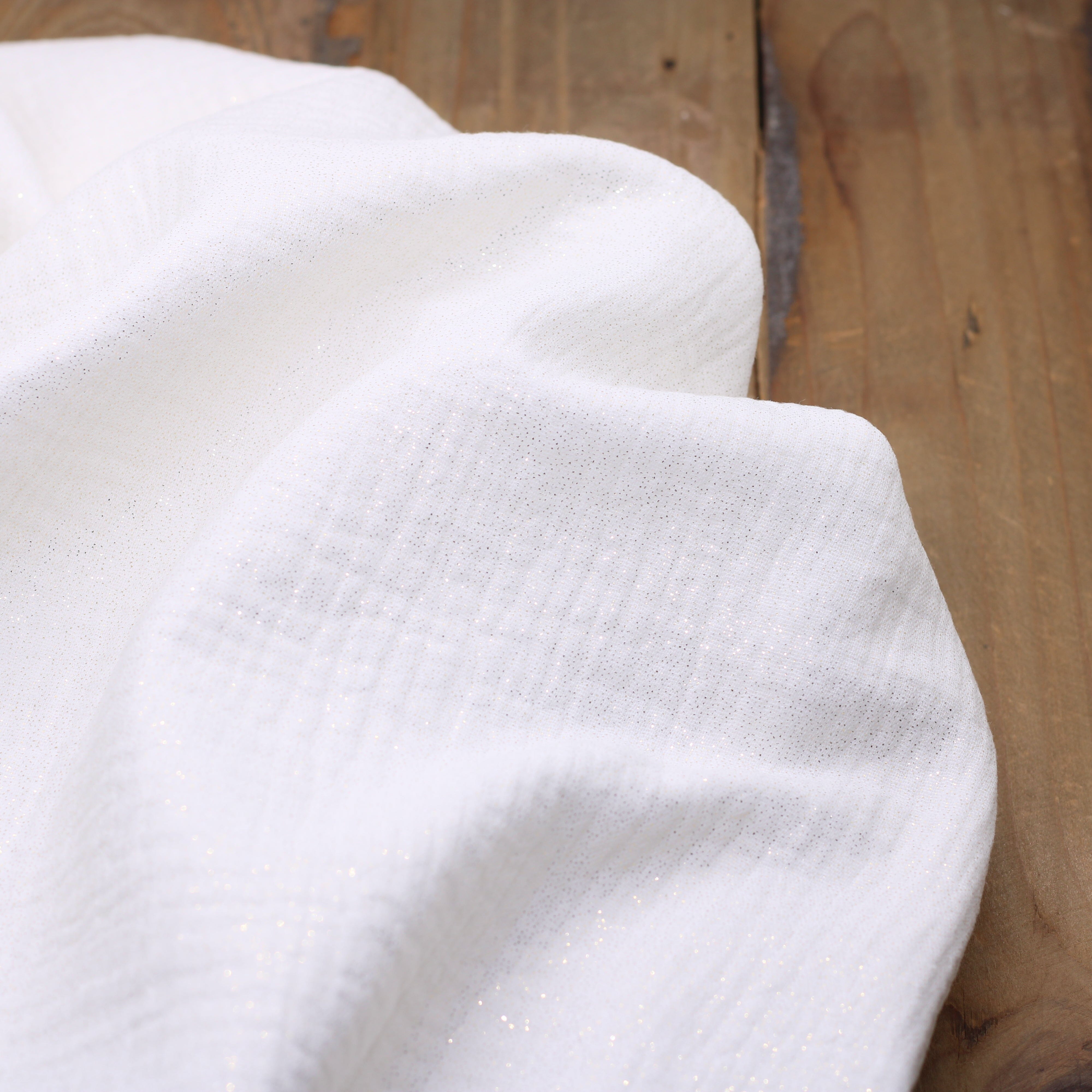 Tissu double gaze de coton - Blanc pailleté Or (Vendu x10cm) Tissus Sélection Gaspard & Léonie | Gaspard et Léonie Tissus en ligne et Mercerie à Toulouse
