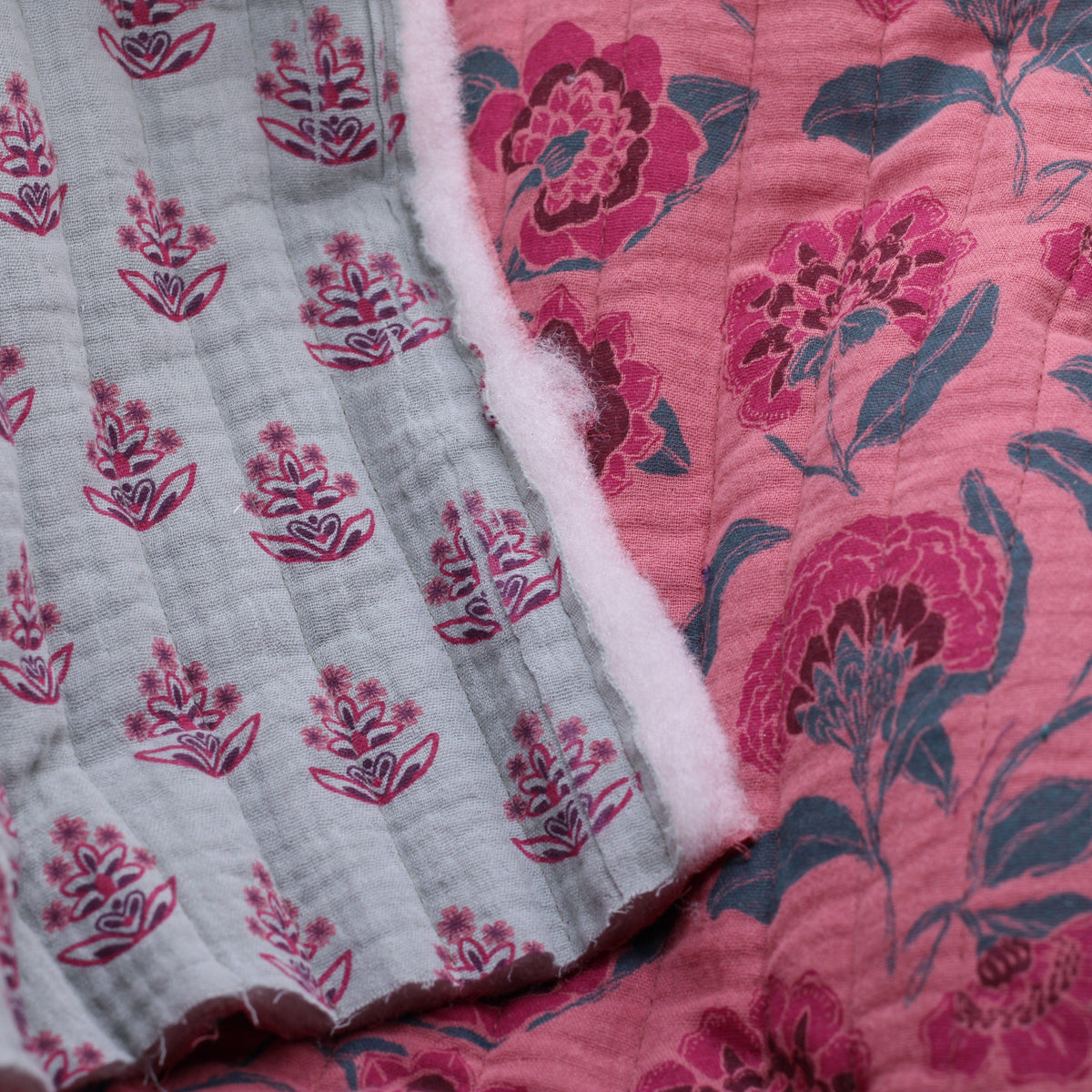 Tissu Double gaze de coton Matelassé FLEURI - Lie de vin/Céladon (Vendu x10cm) Tissus Sélection Gaspard & Léonie | Gaspard et Léonie Tissus en ligne et Mercerie à Toulouse
