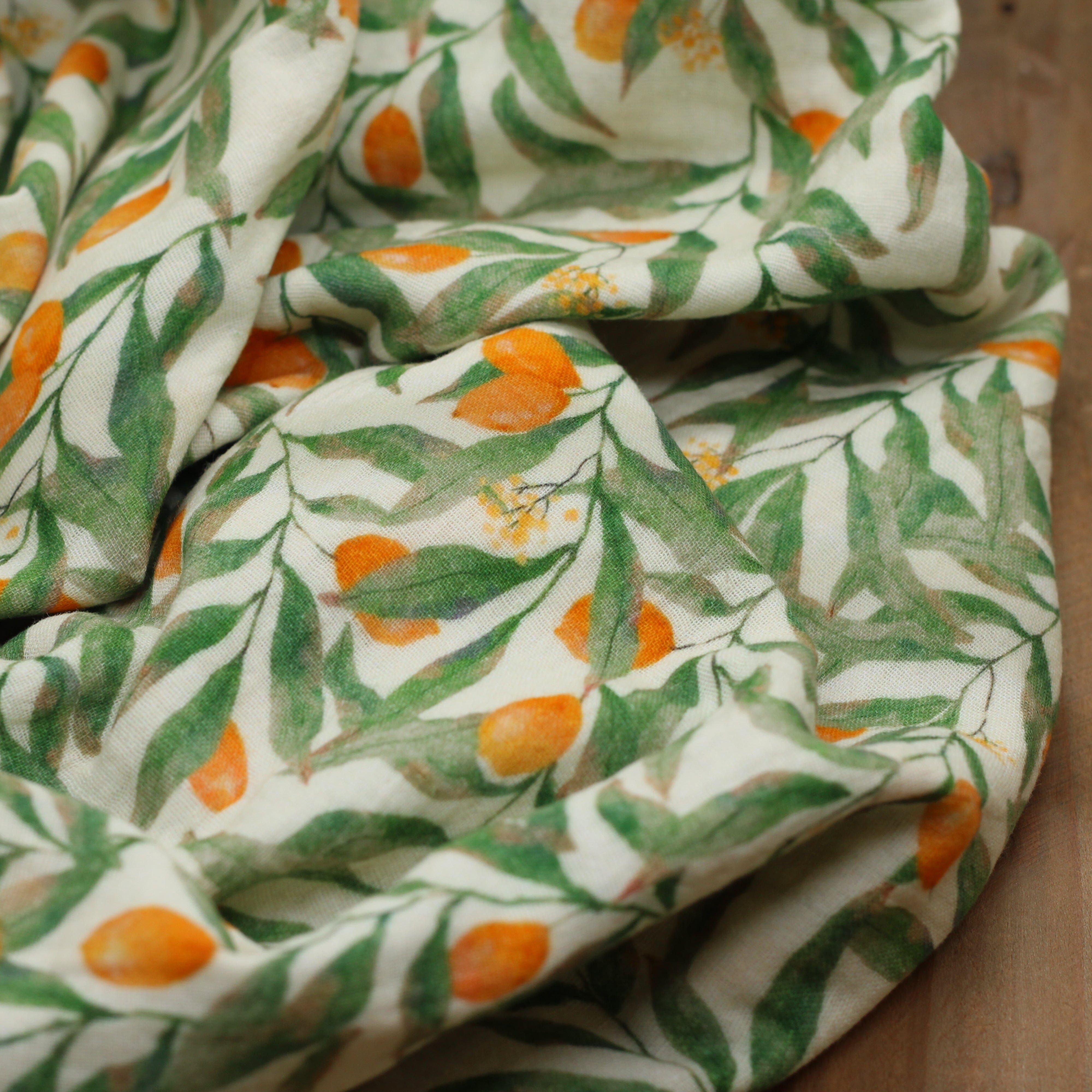 Tissu double Gaze de coton - ORANGE FLOWERS - Ecru POPPY DESIGNED (Vendu x10cm) Tissus POPPY Designed For You | Gaspard et Léonie Tissus en ligne et Mercerie à Toulouse