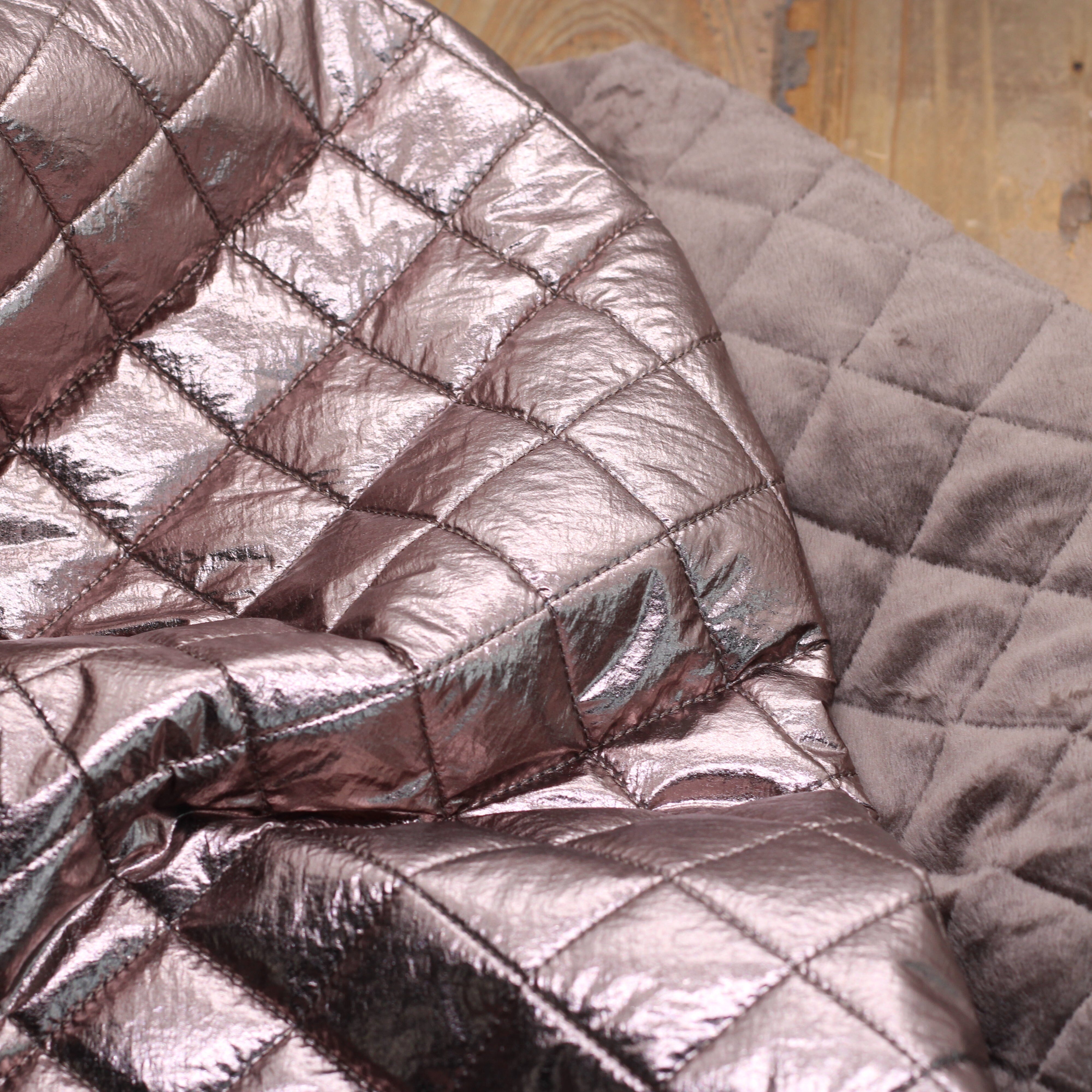 Tissu Doudoune Matelassé doublé fausse fourrure - Bronze (Vendu x10cm) Tissus Sélection Gaspard & Léonie | Gaspard et Léonie Tissus en ligne et Mercerie à Toulouse