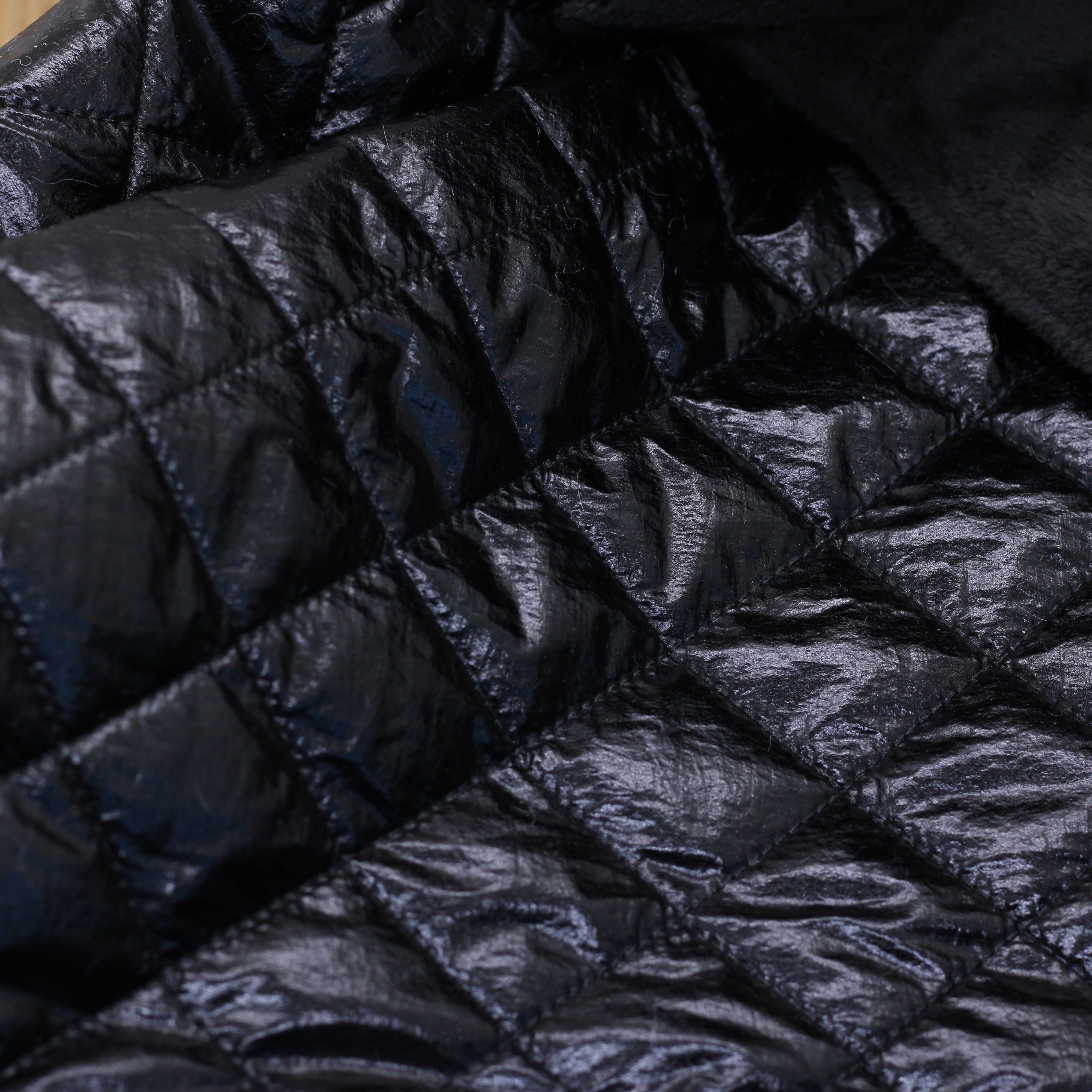 Tissu Doudoune Matelassé doublé fausse fourrure - Noir (Vendu x10cm) Tissus Sélection Gaspard & Léonie | Gaspard et Léonie Tissus en ligne et Mercerie à Toulouse