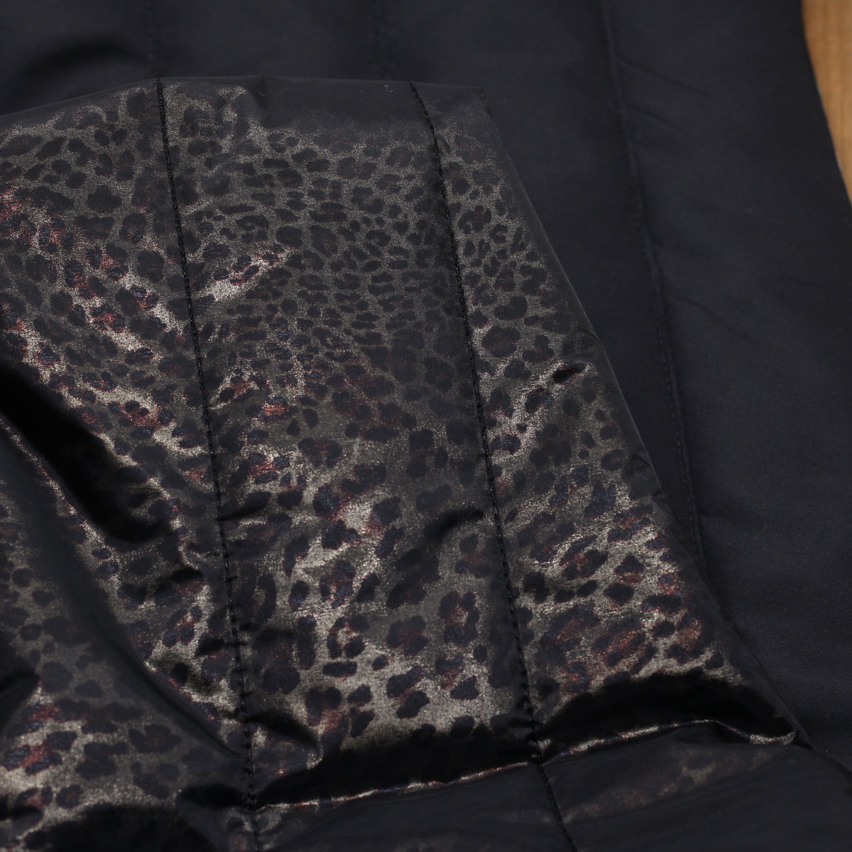 Tissu Doudoune Matelassé doublé LEOPARD irisé or- Marron (Vendu x10cm) Tissus Sélection Gaspard & Léonie | Gaspard et Léonie Tissus en ligne et Mercerie à Toulouse