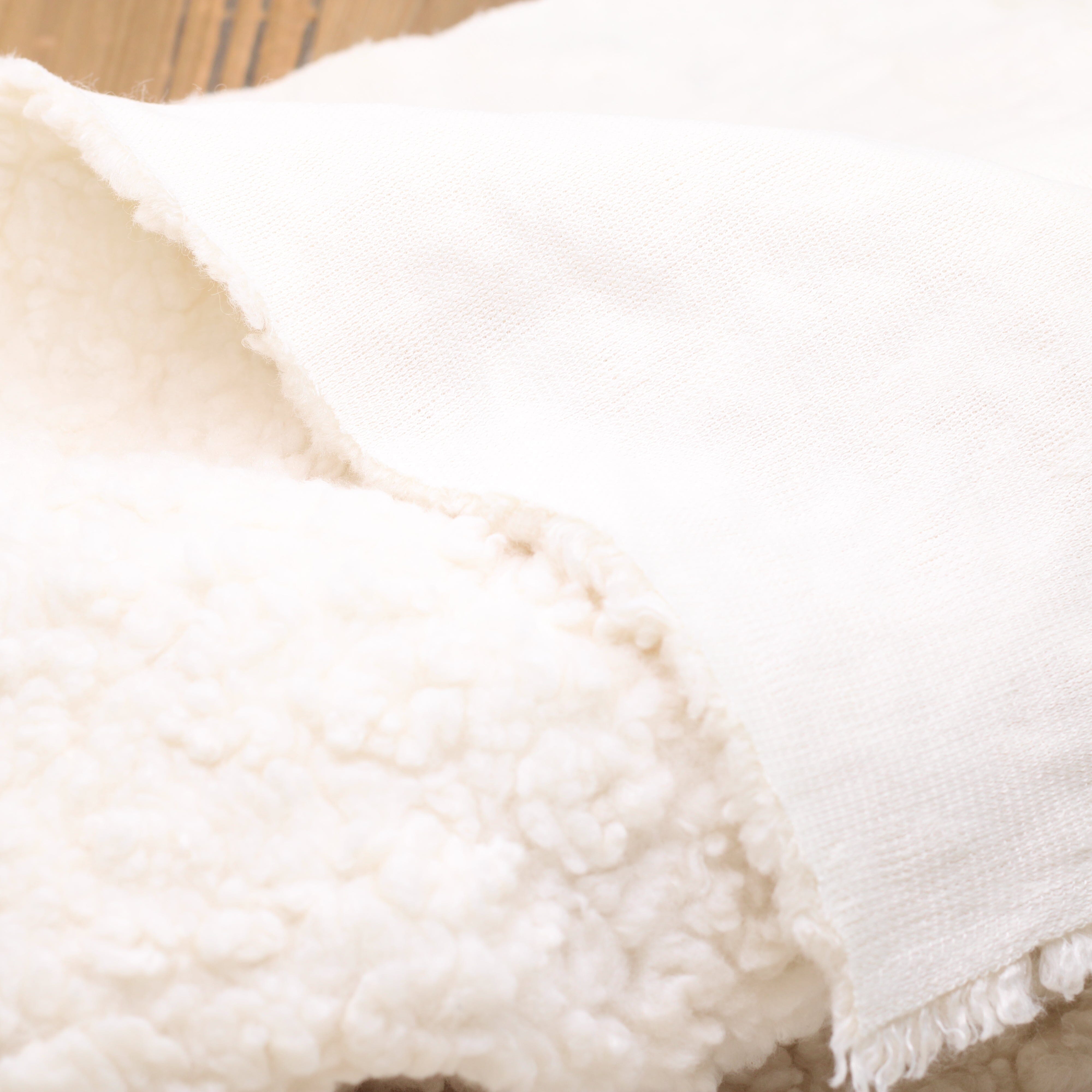 Tissu fausse fourrure bouclette mouton Sherpa - Ecru (Vendu x10cm) Tissus Sélection Gaspard & Léonie | Gaspard et Léonie Tissus en ligne et Mercerie à Toulouse