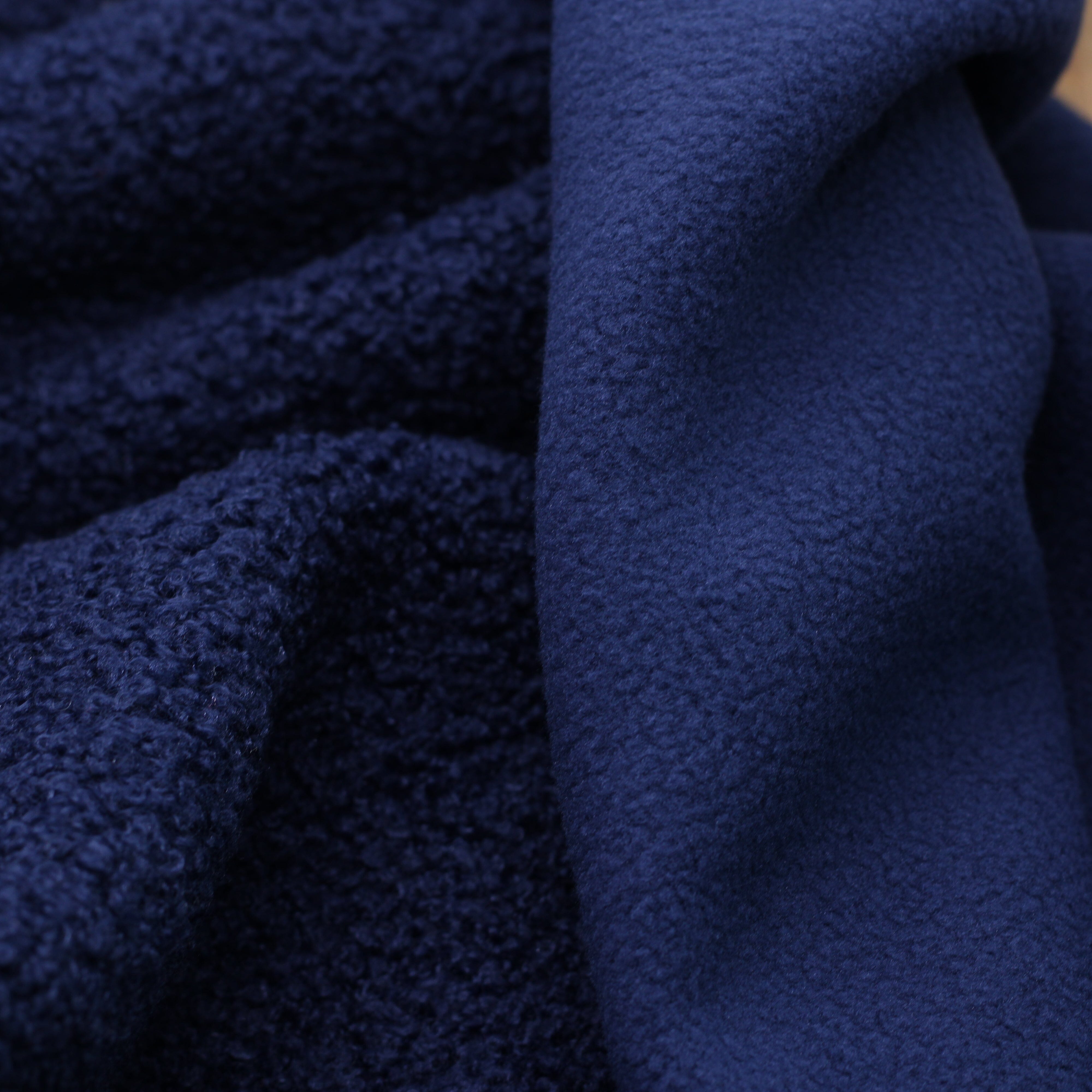 Tissu fausse fourrure bouclette Polaire - Bleu Marine (Vendu x10cm) Tissus Sélection Gaspard & Léonie | Gaspard et Léonie Tissus en ligne et Mercerie à Toulouse