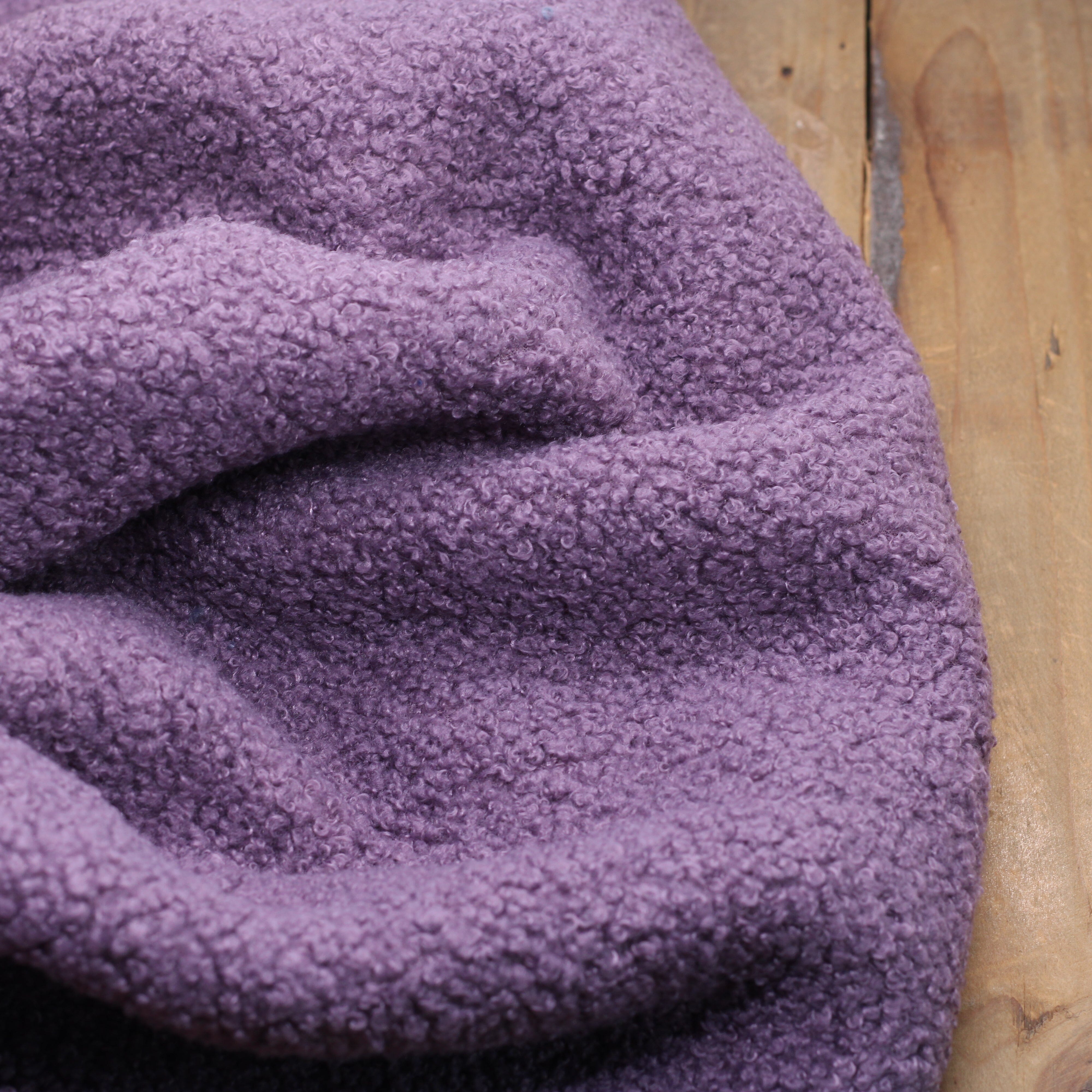 Tissu fausse fourrure bouclette Polaire - Mauve (Vendu x10cm) Tissus Sélection Gaspard & Léonie | Gaspard et Léonie Tissus en ligne et Mercerie à Toulouse