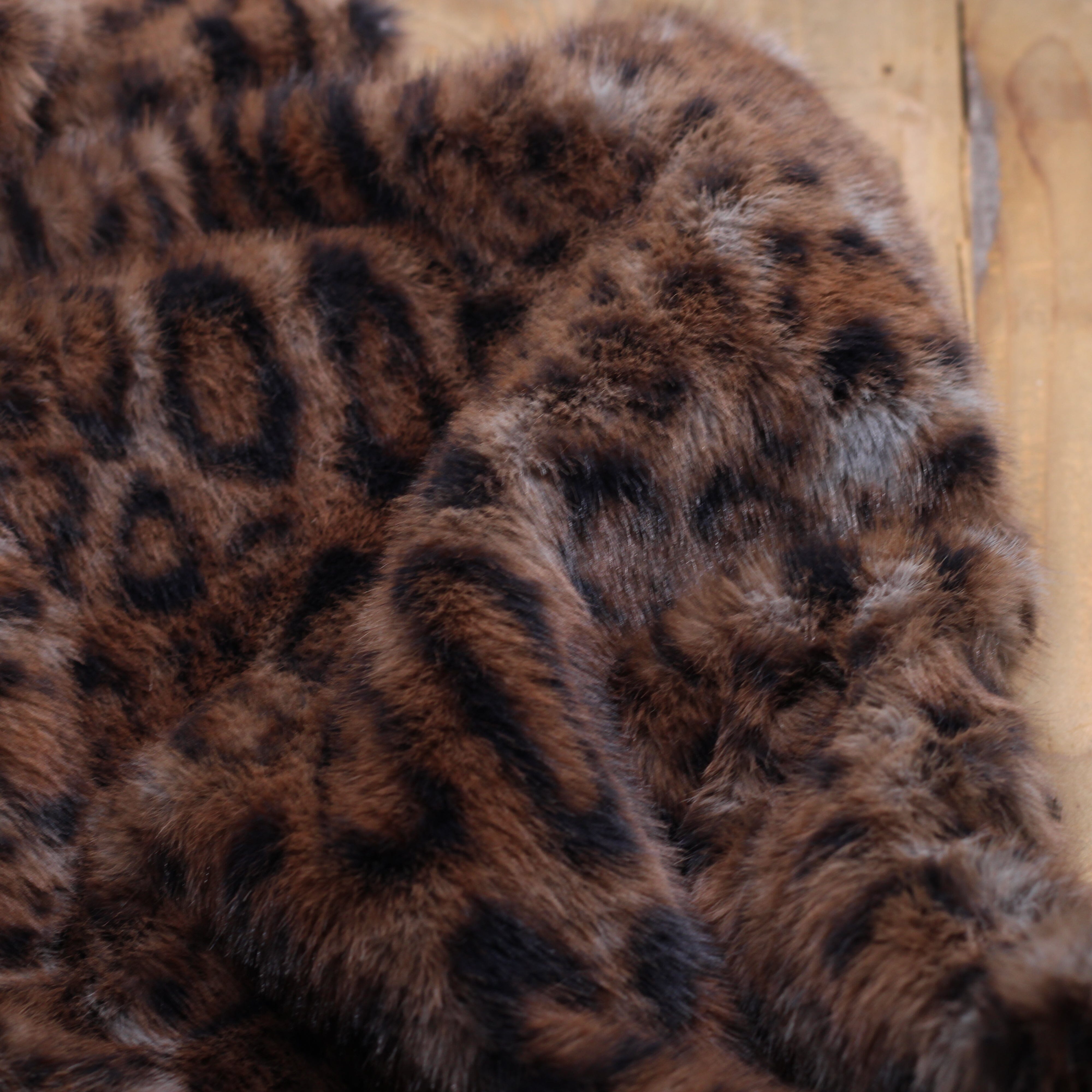 Tissu fausse fourrure LEOPARD - Fauve (Vendu x10cm) Tissus Sélection Gaspard & Léonie | Gaspard et Léonie Tissus en ligne et Mercerie à Toulouse