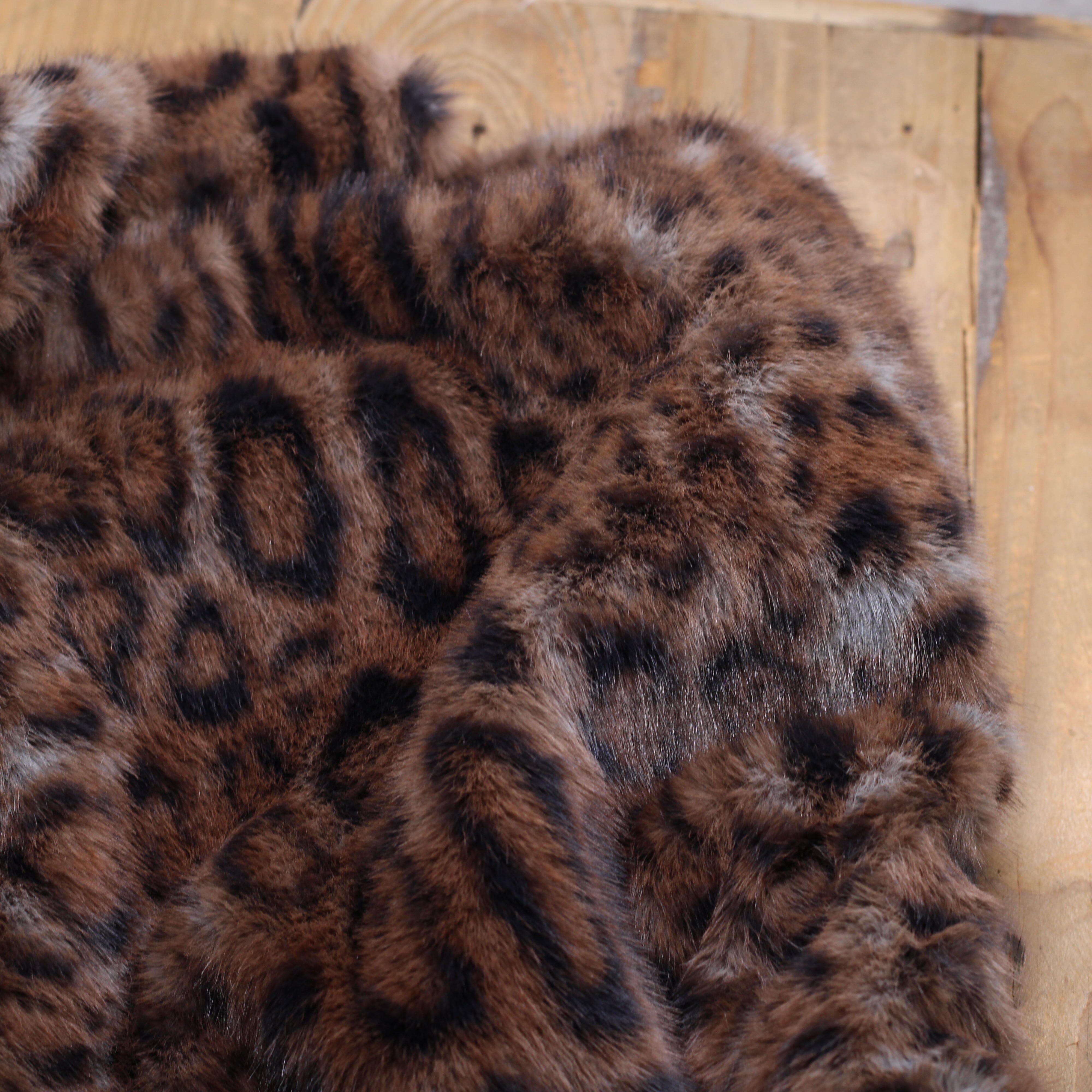 Tissu fausse fourrure LEOPARD - Fauve (Vendu x10cm) Tissus Sélection Gaspard & Léonie | Gaspard et Léonie Tissus en ligne et Mercerie à Toulouse