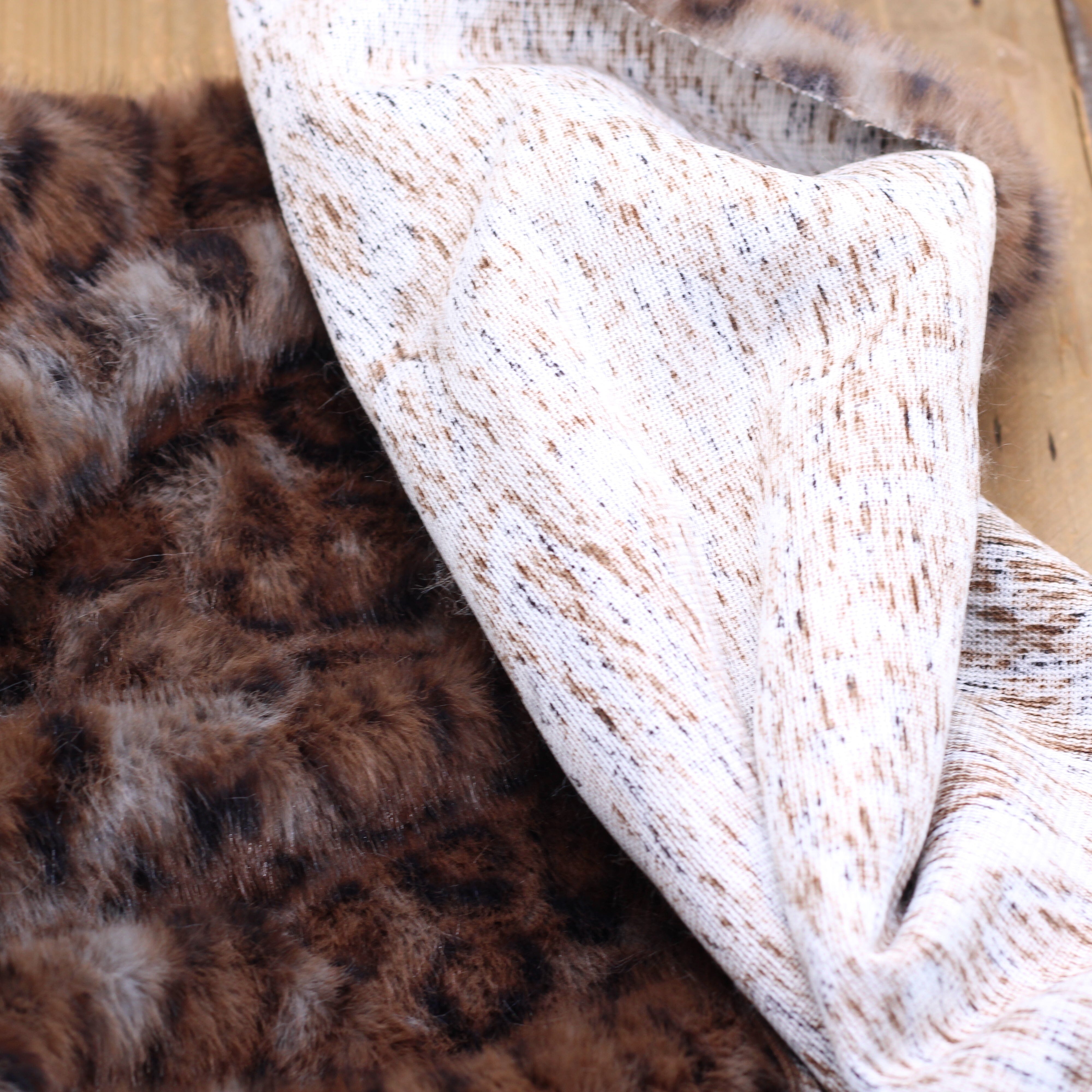 Tissu fausse fourrure LEOPARD - Fauve (Vendu x10cm) Tissus Sélection Gaspard & Léonie | Gaspard et Léonie Tissus en ligne et Mercerie à Toulouse