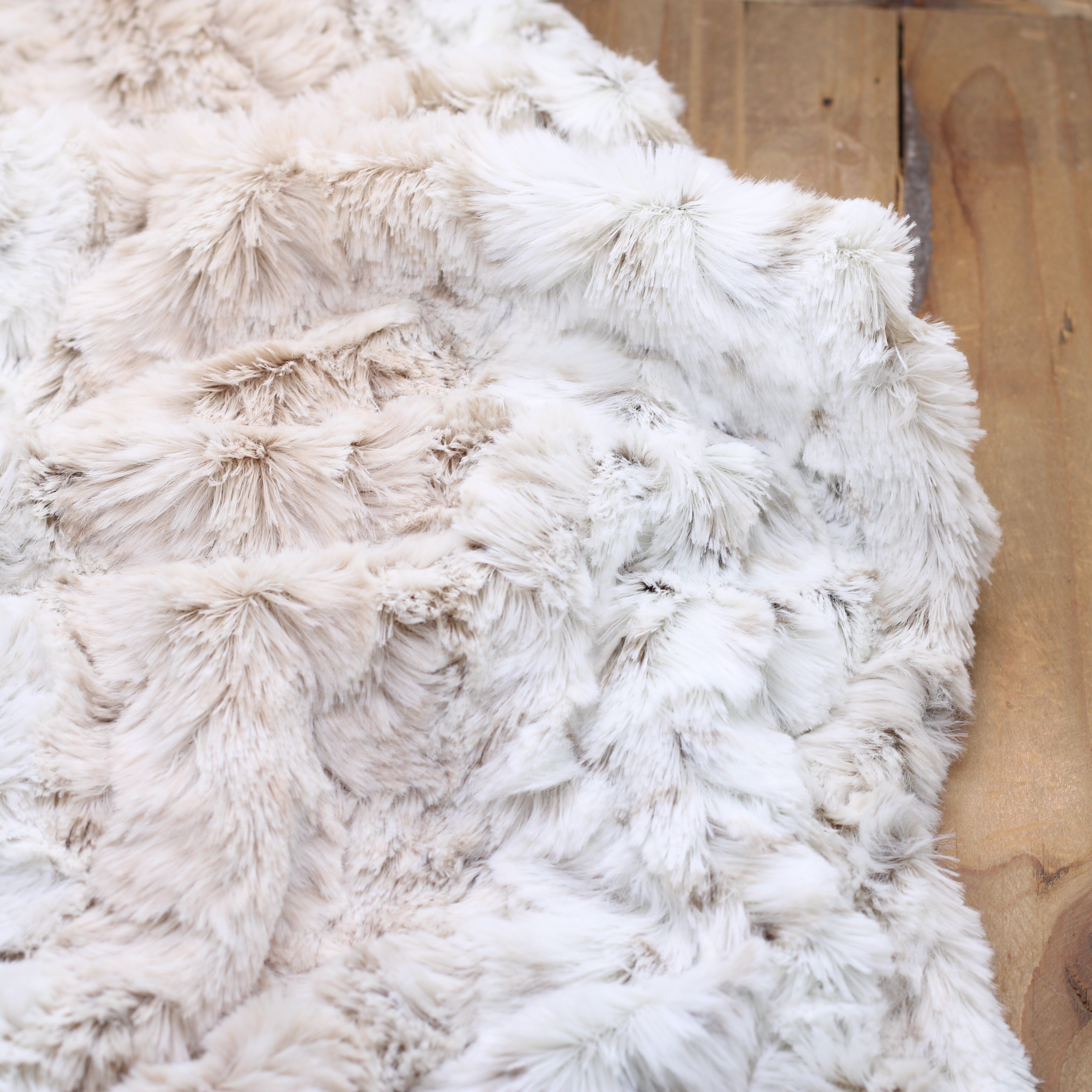 Tissu fausse fourrure LEOPARD NORDICA - Ivoire (Vendu x10cm) Tissus Sélection Gaspard & Léonie | Gaspard et Léonie Tissus en ligne et Mercerie à Toulouse