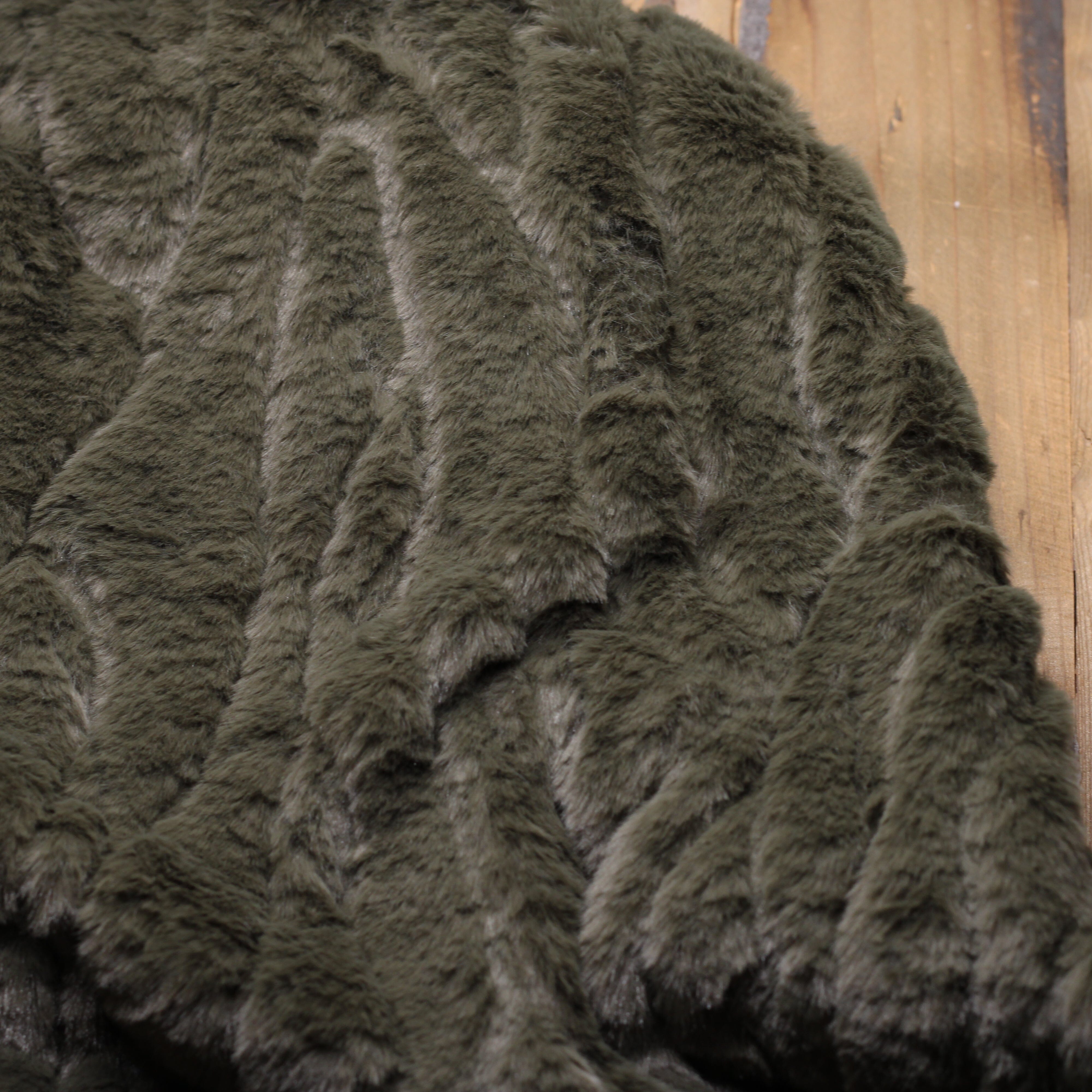 Tissu fausse fourrure - MALOU - Vert kaki (Vendu x10cm) Tissus Sélection Gaspard & Léonie | Gaspard et Léonie Tissus en ligne et Mercerie à Toulouse