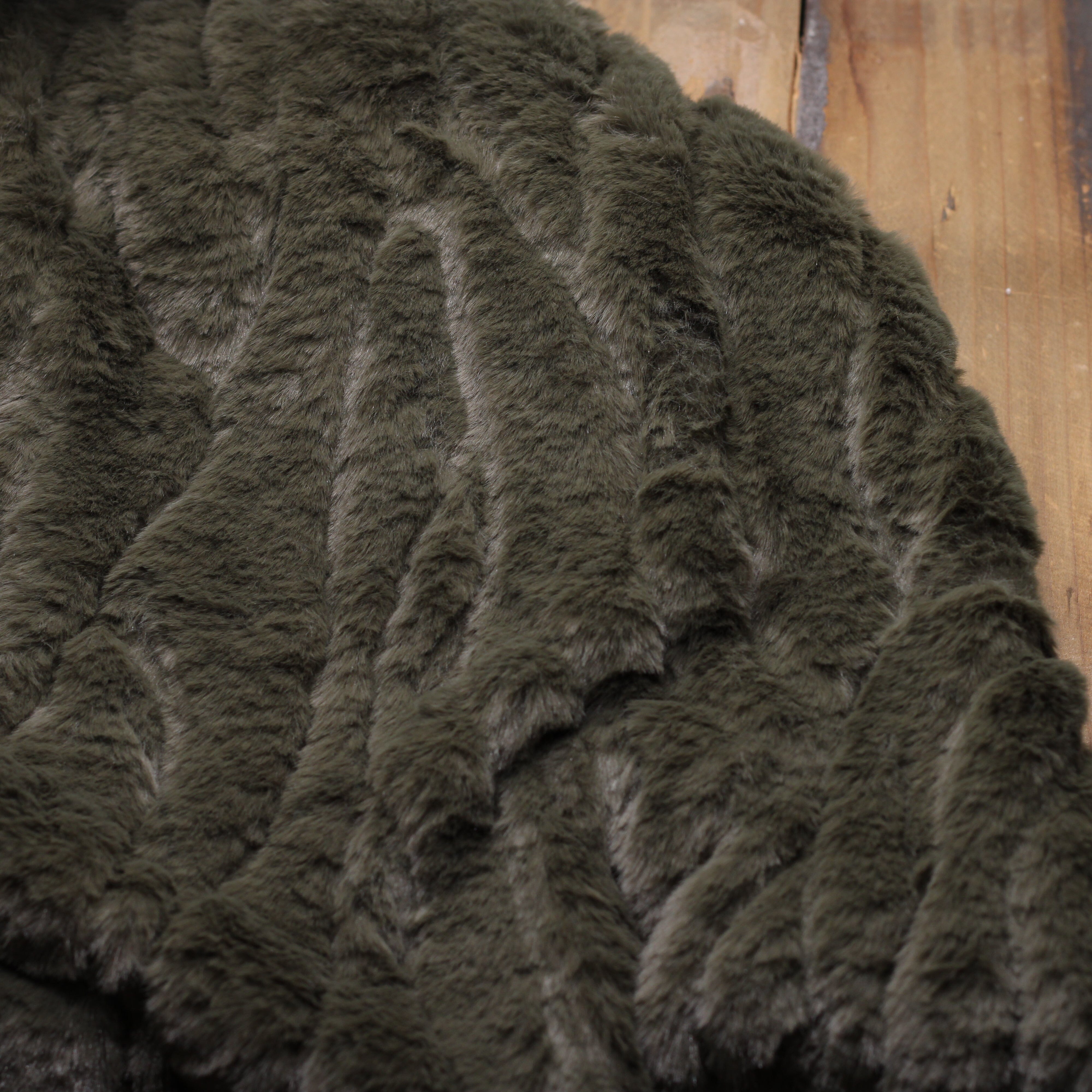 Tissu fausse fourrure - MALOU - Vert kaki (Vendu x10cm) Tissus Sélection Gaspard & Léonie | Gaspard et Léonie Tissus en ligne et Mercerie à Toulouse