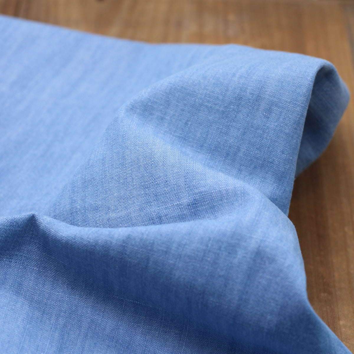 Tissu fine toile DENIM Slub - Bleu clair (Vendu x10cm) Tissus Sélection Gaspard & Léonie | Gaspard et Léonie Tissus en ligne et Mercerie à Toulouse
