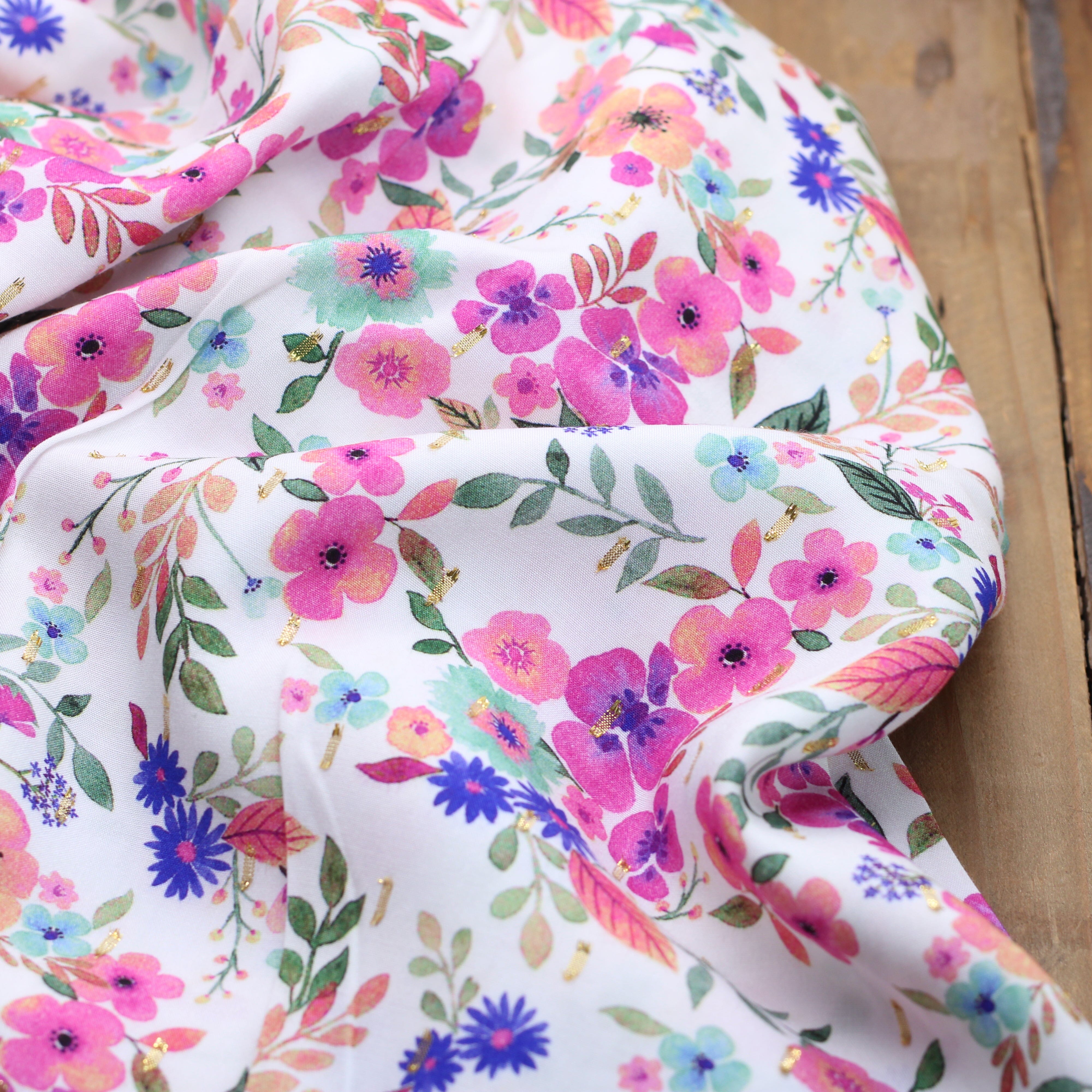 Tissu Fleuri Viscose RUDDI Plumetis dorés - Blanc (vendu x10cm) Tissus Sélection Gaspard & Léonie | Gaspard et Léonie Tissus en ligne et Mercerie à Toulouse