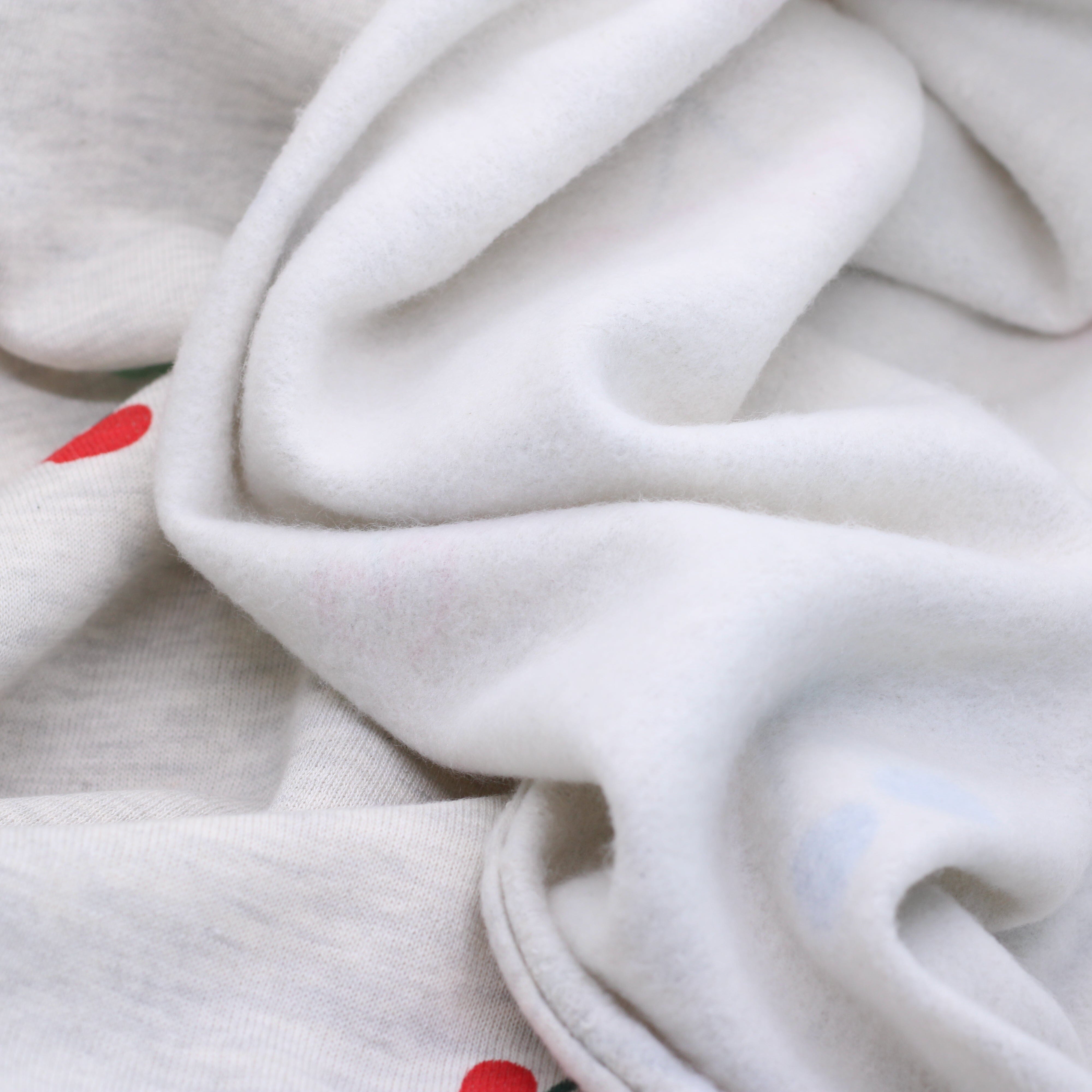 Tissu French terry - CHERRIE HEART - Gris clair chiné (Vendu x10cm) Tissus POPPY Designed For You | Gaspard et Léonie Tissus en ligne et Mercerie à Toulouse