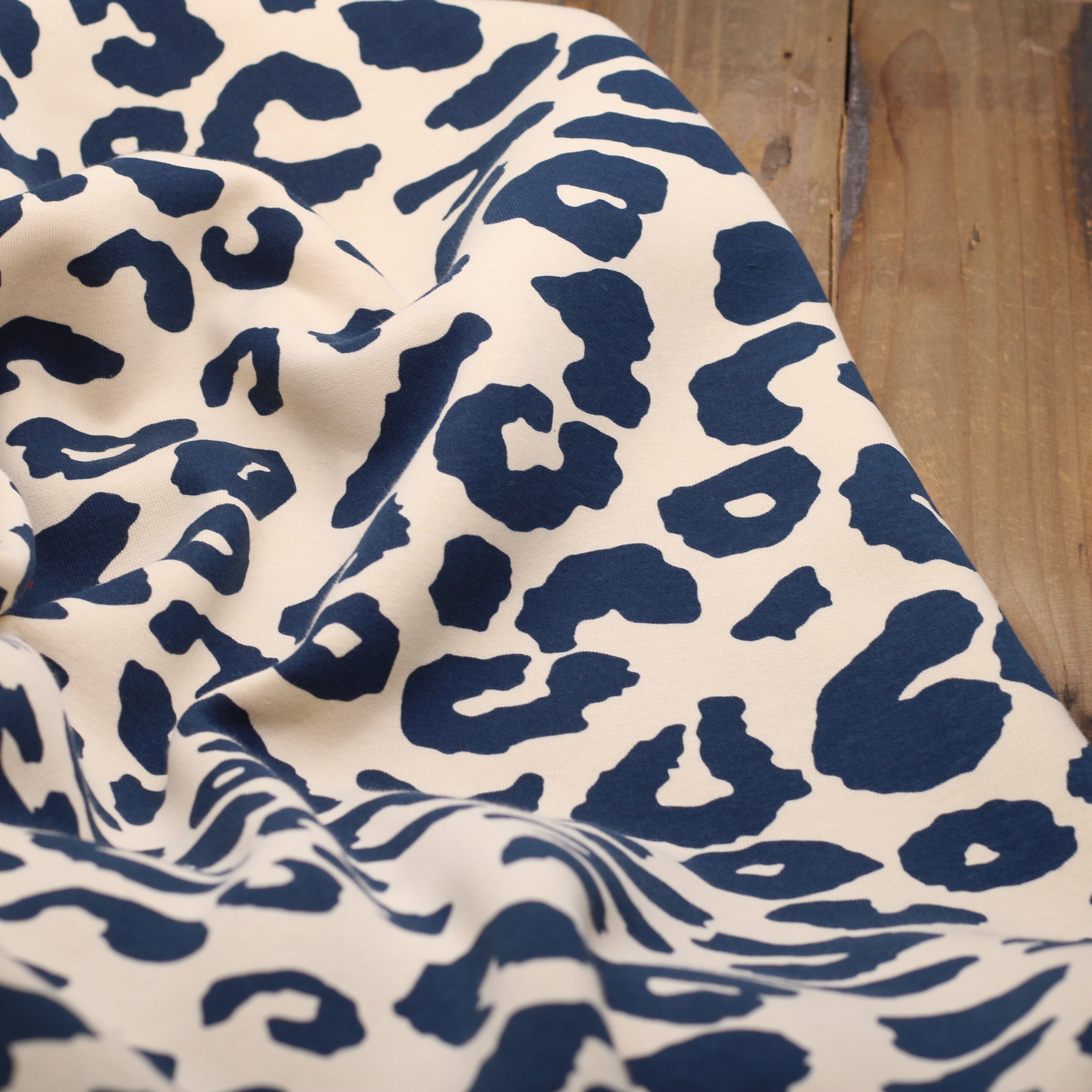 Tissu French Terry Gratté BIO - LEOPOARD - Marine / Ecru Vendu x10cm) Tissus Sélection Gaspard & Léonie | Gaspard et Léonie Tissus en ligne et Mercerie à Toulouse