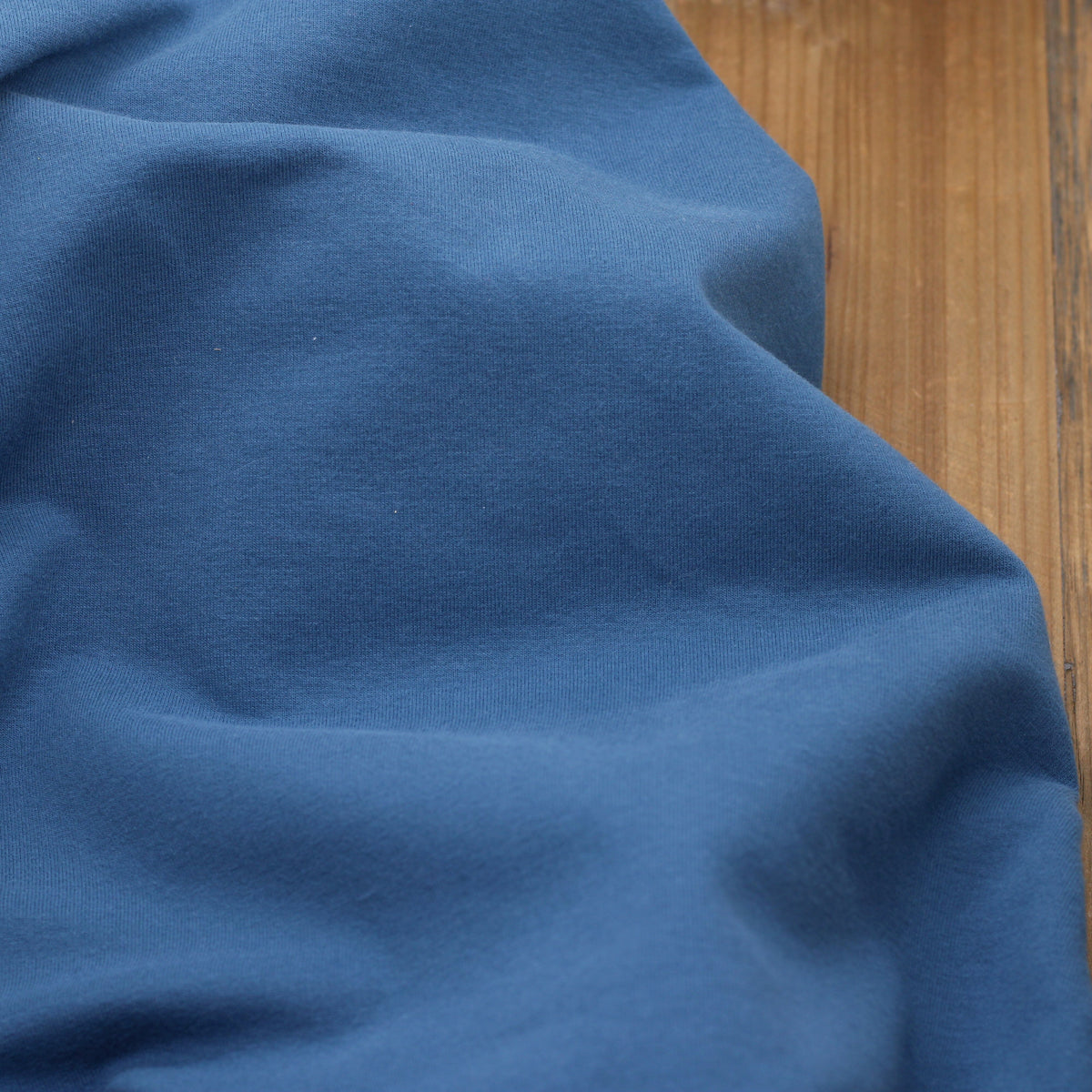 Tissu French Terry Gratté Uni GOTS- Bleu denim (Vendu x10cm) Tissus Sélection Gaspard & Léonie | Gaspard et Léonie Tissus en ligne et Mercerie à Toulouse