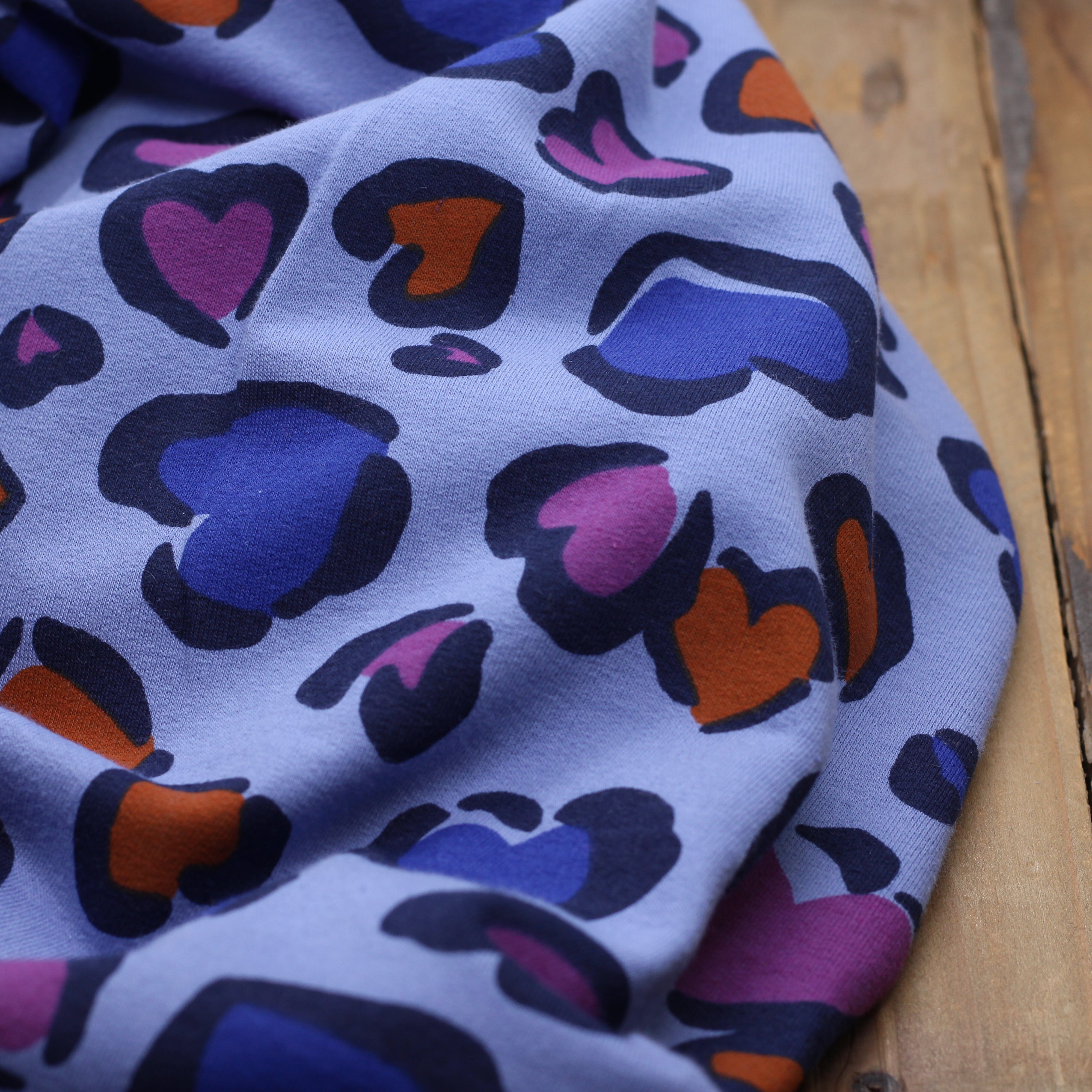 Tissu French Terry - HEARTS LEOPARD - Bleu (Vendu x10cm) Tissus POPPY Designed For You | Gaspard et Léonie Tissus en ligne et Mercerie à Toulouse