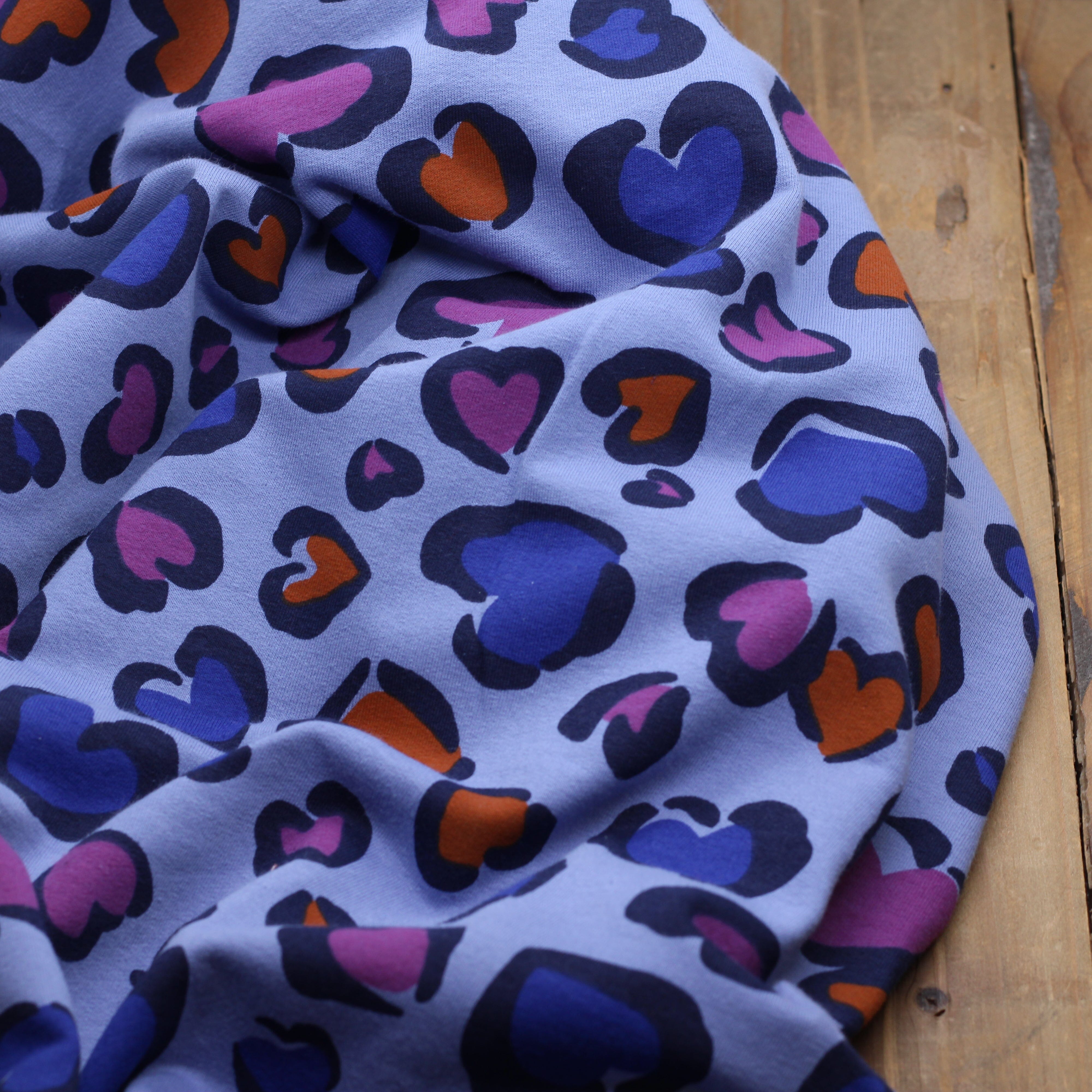 Tissu French Terry - HEARTS LEOPARD - Bleu (Vendu x10cm) Tissus POPPY Designed For You | Gaspard et Léonie Tissus en ligne et Mercerie à Toulouse
