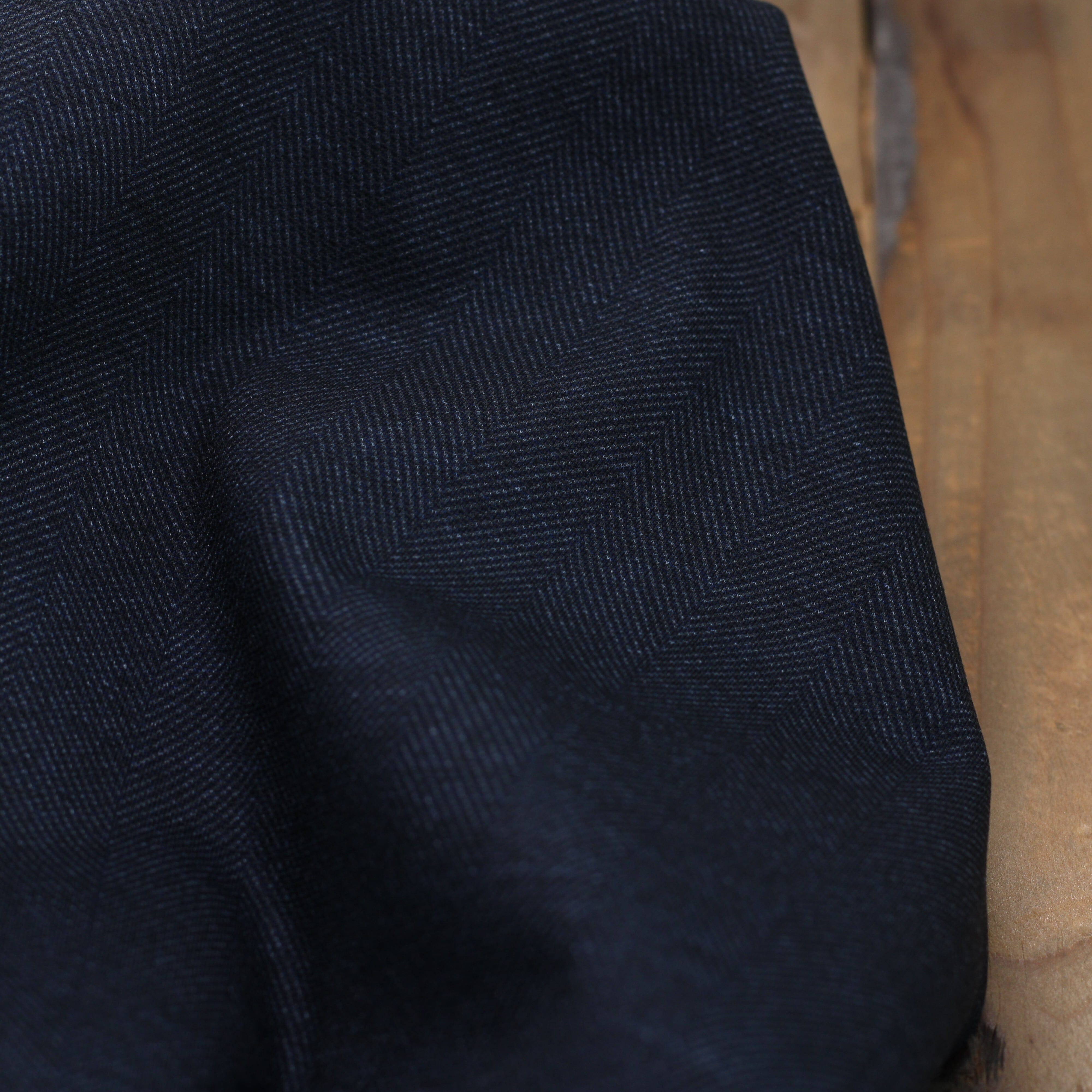 Tissu Herringbone Stretch - Marine foncé (vendu x10cm) Tissus Sélection Gaspard & Léonie | Gaspard et Léonie Tissus en ligne et Mercerie à Toulouse