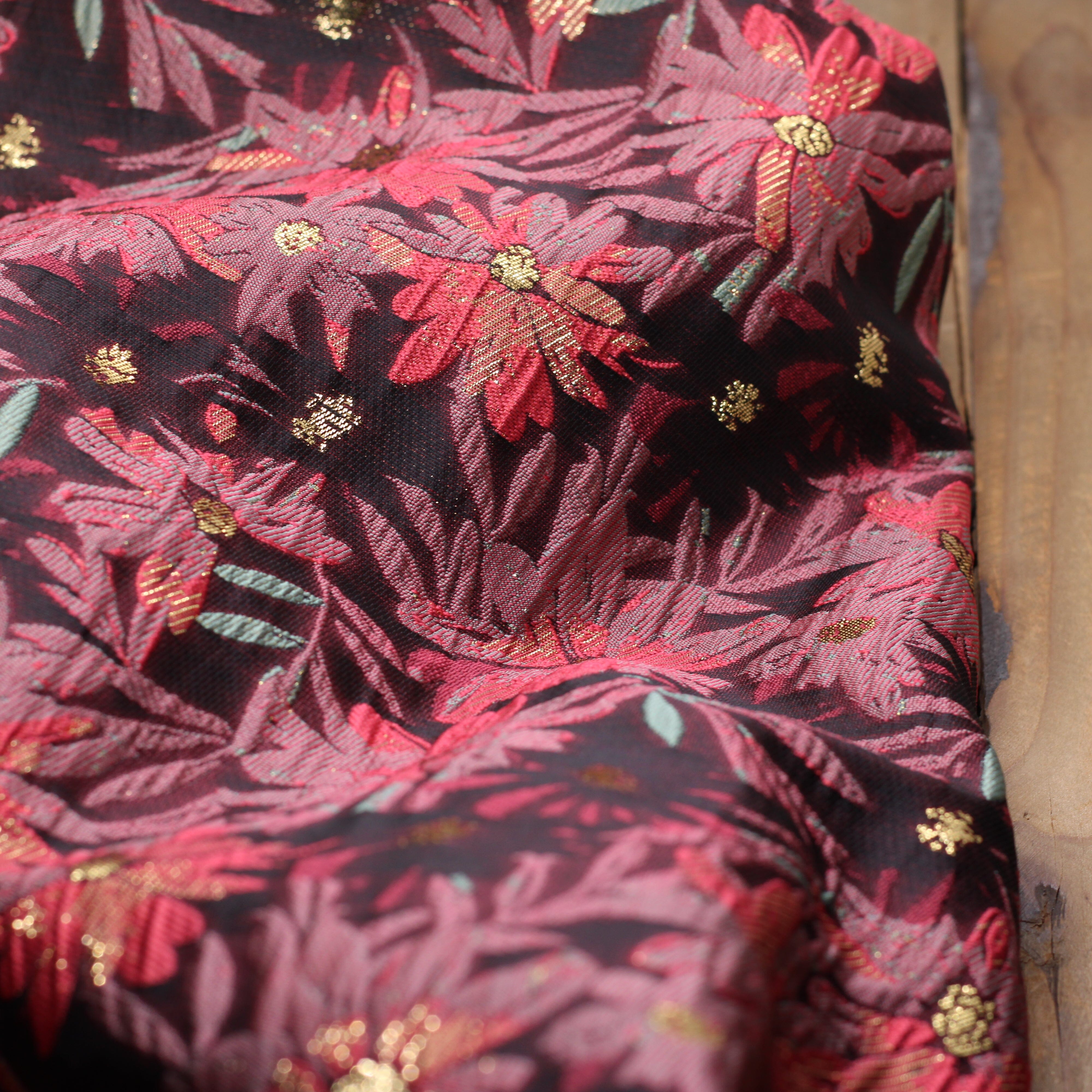 Tissu Jacquard Lurex FLOWERS - Corail/Bordeaux (Vendu x10cm) Tissus Sélection Gaspard & Léonie | Gaspard et Léonie Tissus en ligne et Mercerie à Toulouse