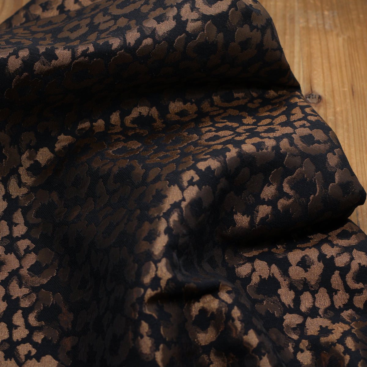 Tissu Jacquard Lurex LEO - Bronze/Noir (Vendu x10cm) Tissus Sélection Gaspard & Léonie | Gaspard et Léonie Tissus en ligne et Mercerie à Toulouse
