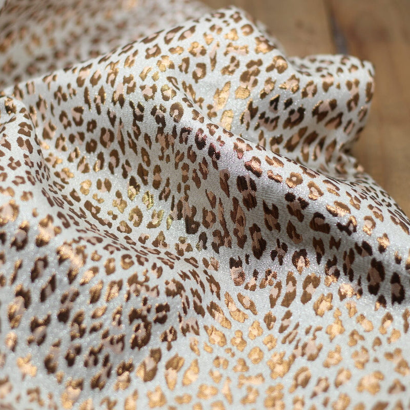 Tissu Jacquard Lurex Léopard - Crème cuivré (Vendu x10cm) Tissus Sélection Gaspard & Léonie | Gaspard et Léonie Tissus en ligne et Mercerie à Toulouse