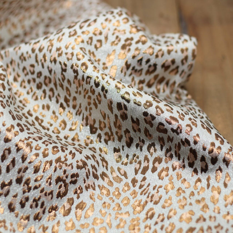 Tissu Jacquard Lurex Léopard - Crème cuivré (Vendu x10cm) Tissus Sélection Gaspard & Léonie | Gaspard et Léonie Tissus en ligne et Mercerie à Toulouse