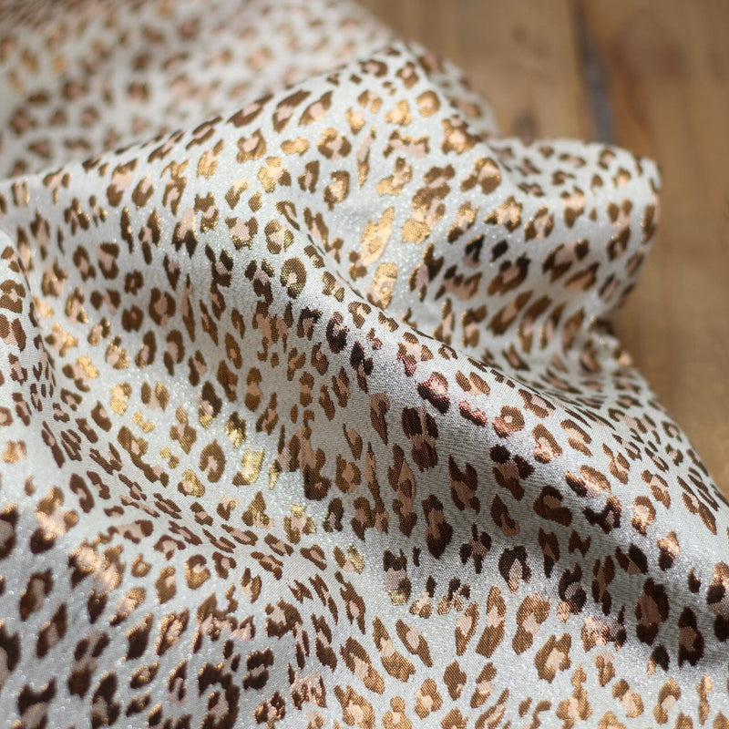 Tissu Jacquard Lurex Léopard - Crème cuivré (Vendu x10cm) Tissus Sélection Gaspard & Léonie | Gaspard et Léonie Tissus en ligne et Mercerie à Toulouse