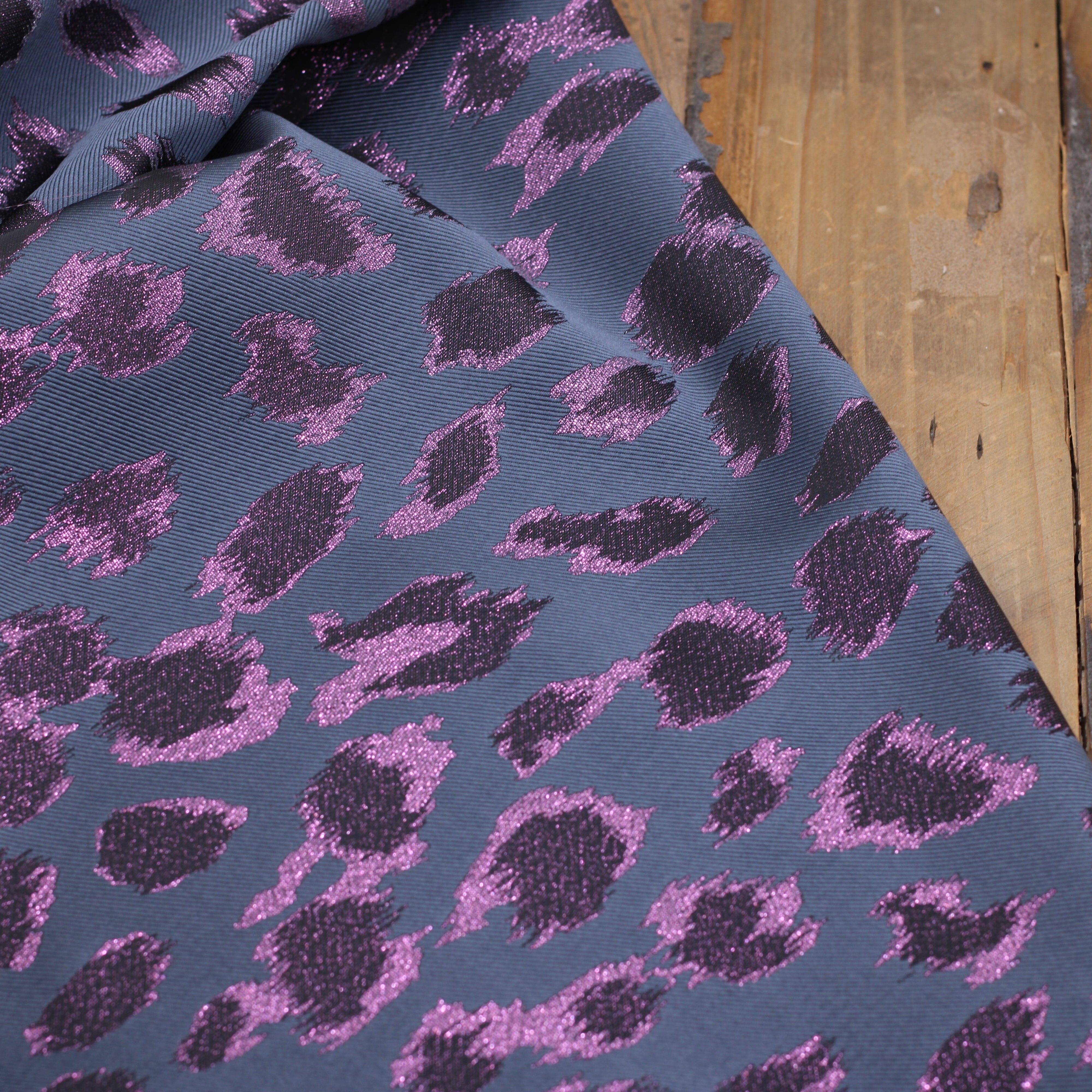 Tissu Jacquard Lurex LEOPARD - Gris/Violet (Vendu x10cm) Tissus Sélection Gaspard & Léonie | Gaspard et Léonie Tissus en ligne et Mercerie à Toulouse